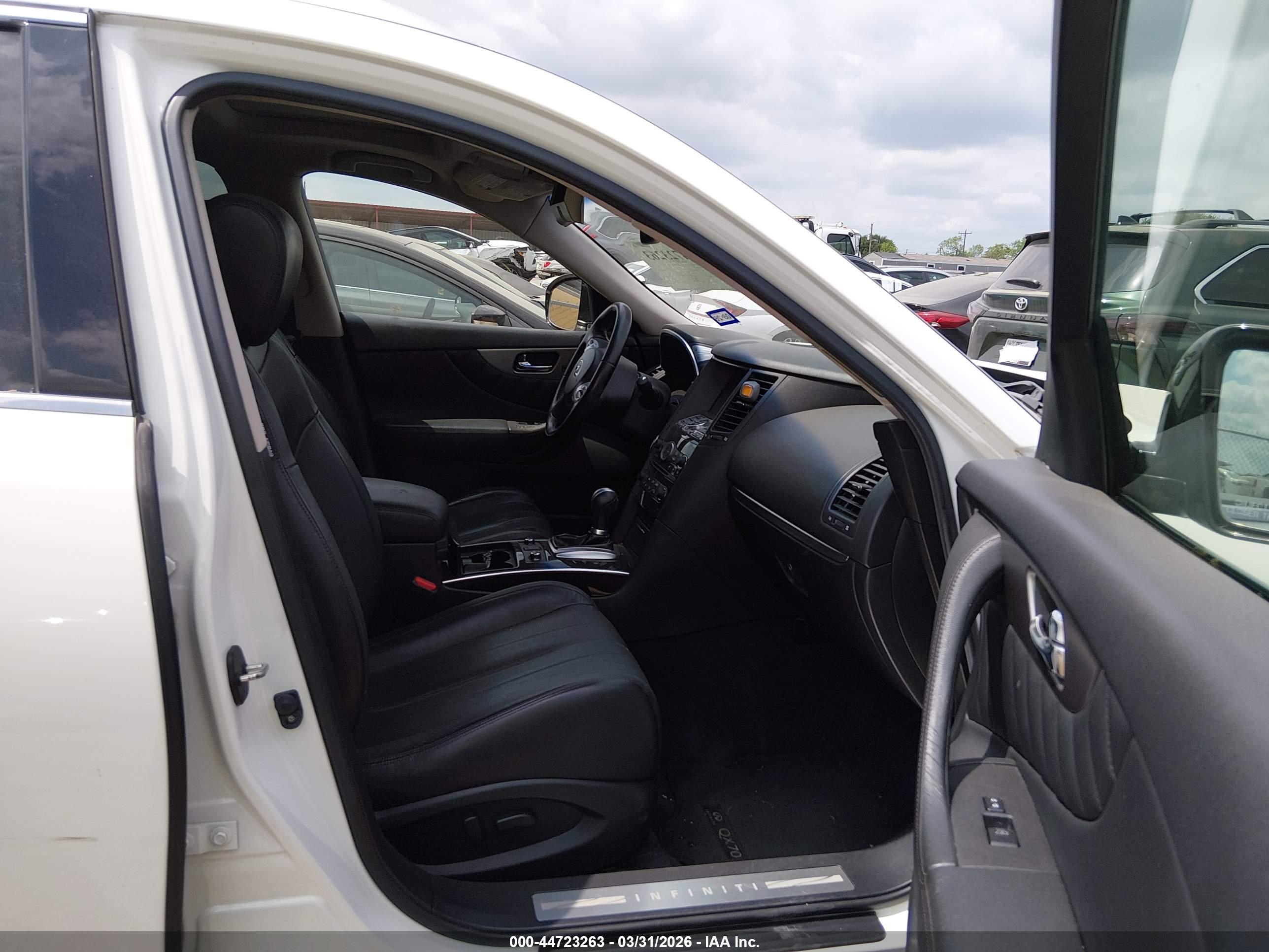 INFINITI QX70 image 5