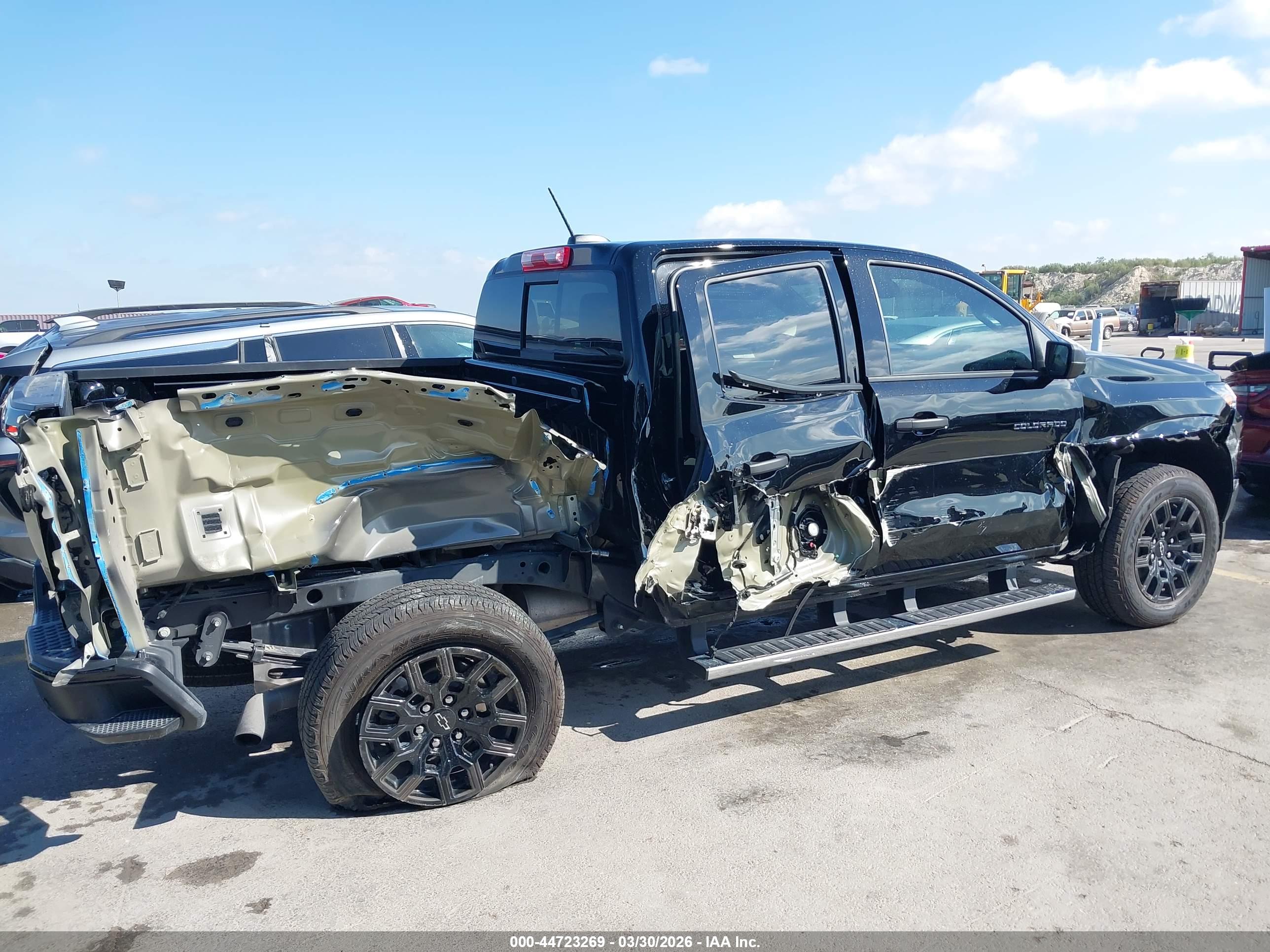 CHEVROLET COLORADO image 6