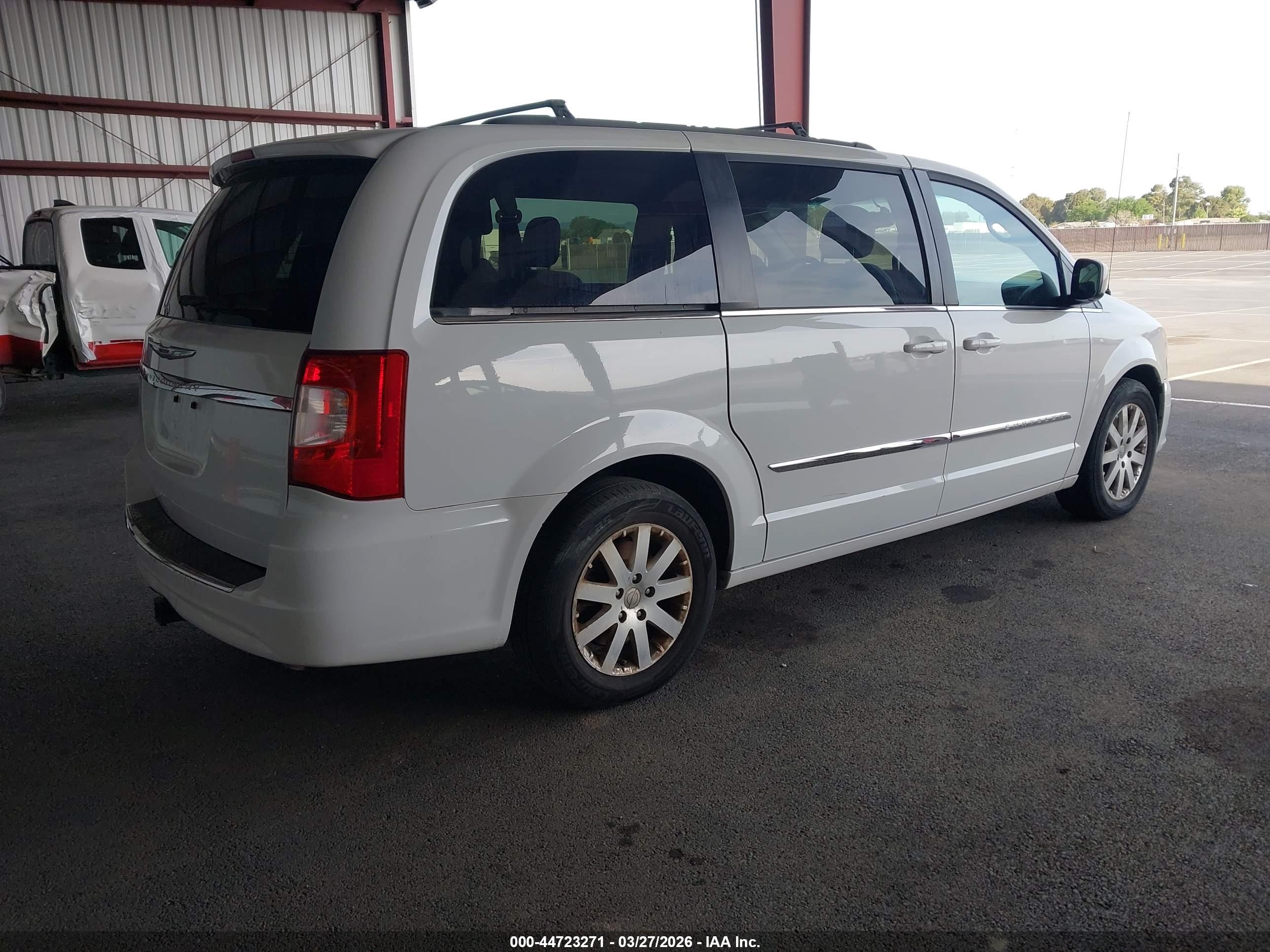 CHRYSLER TOWN image 4