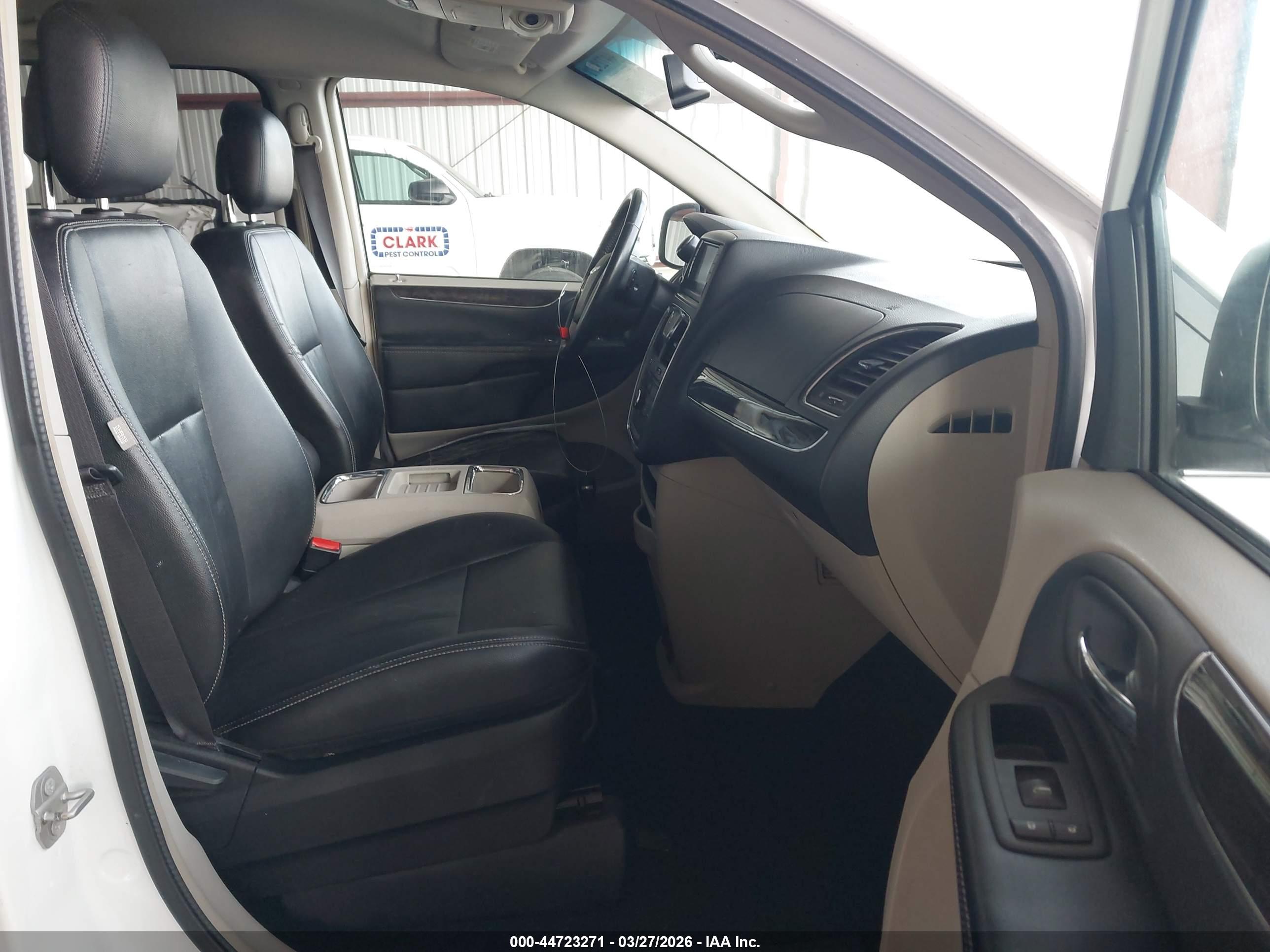 CHRYSLER TOWN image 5