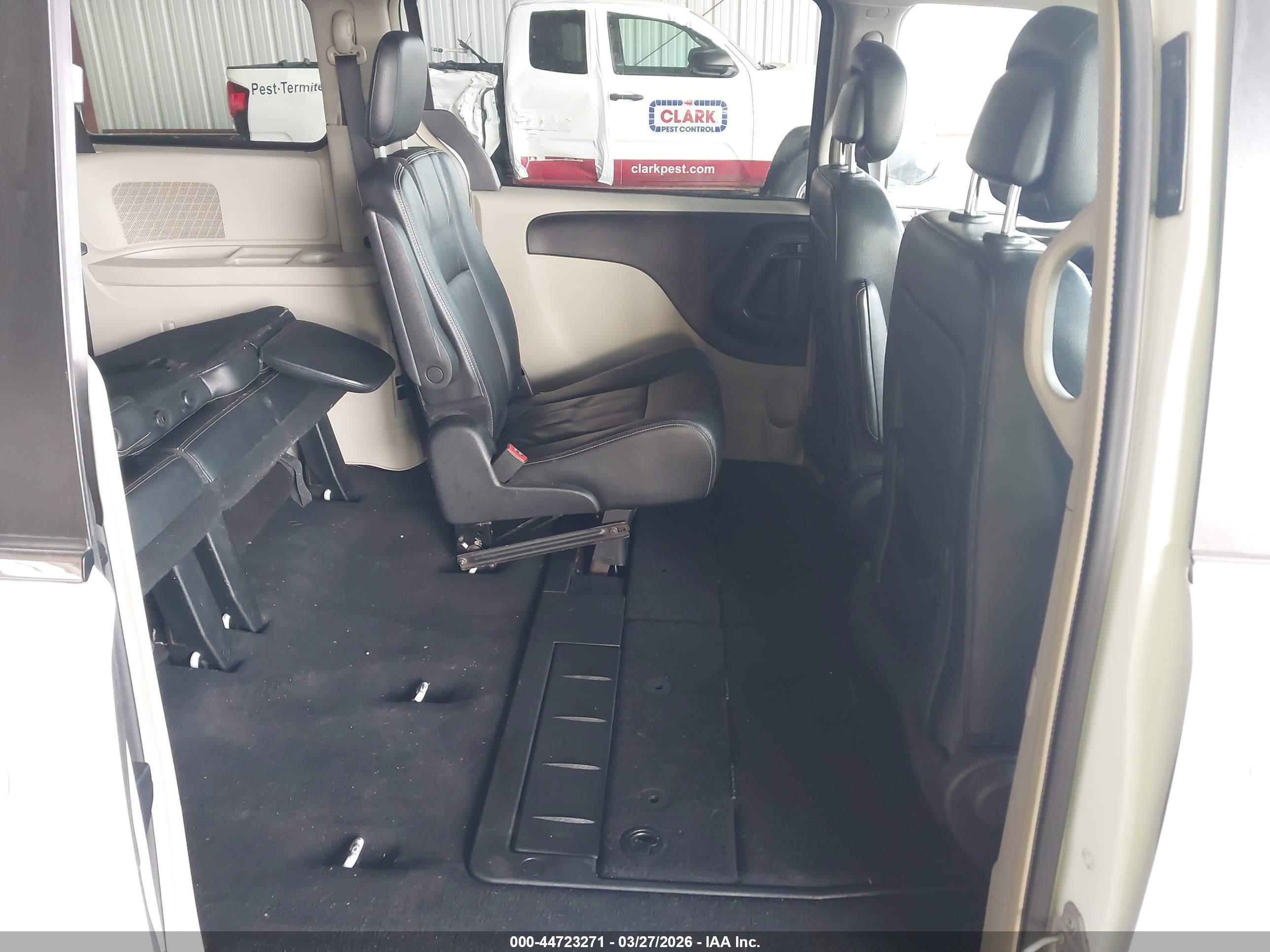 CHRYSLER TOWN image 8