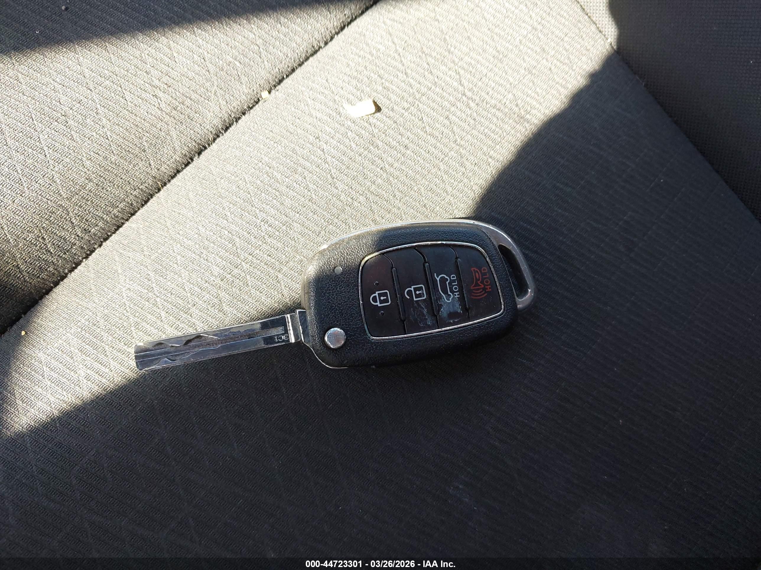 HYUNDAI TUCSON image 11