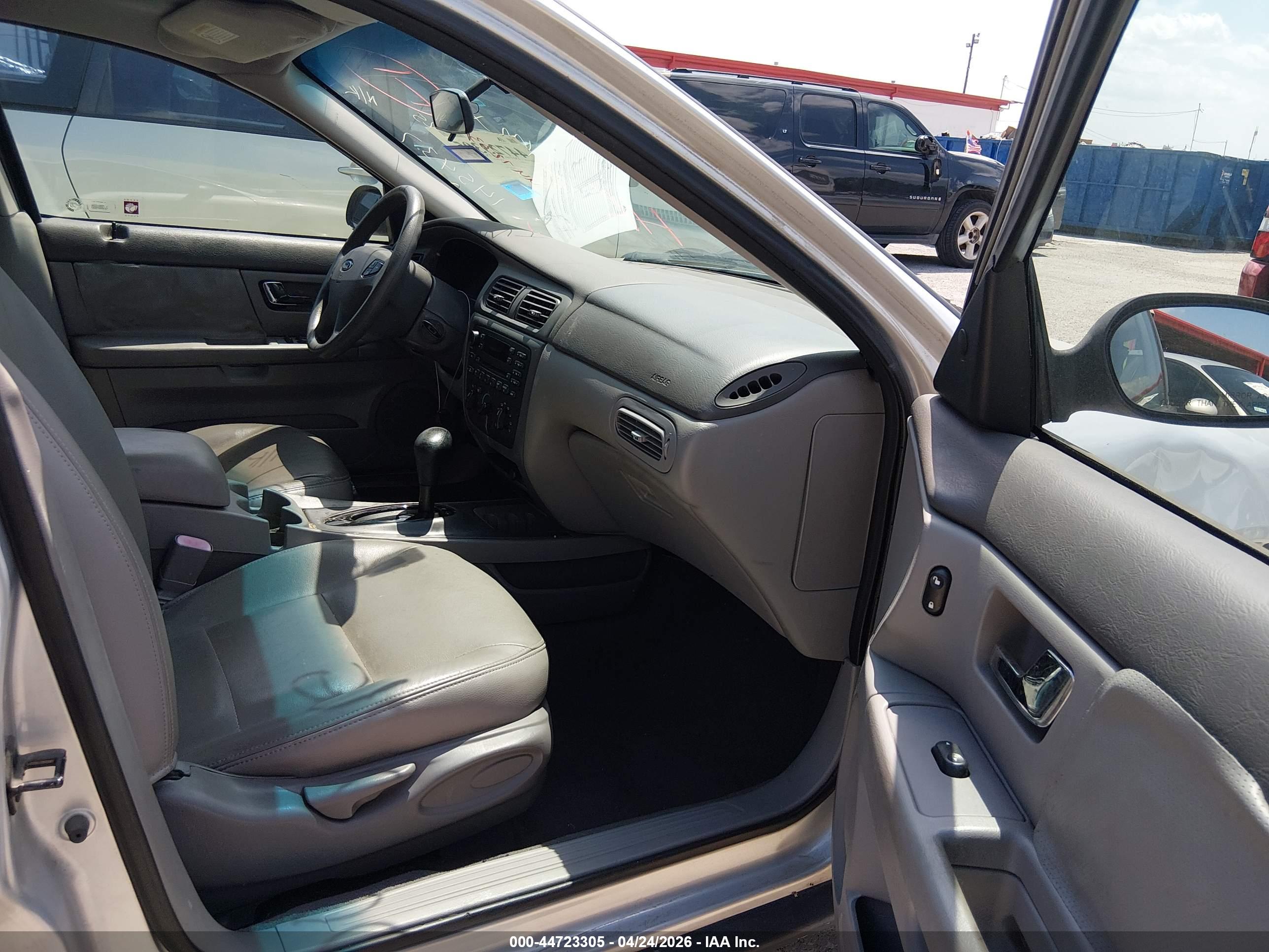 FORD TAURUS image 5