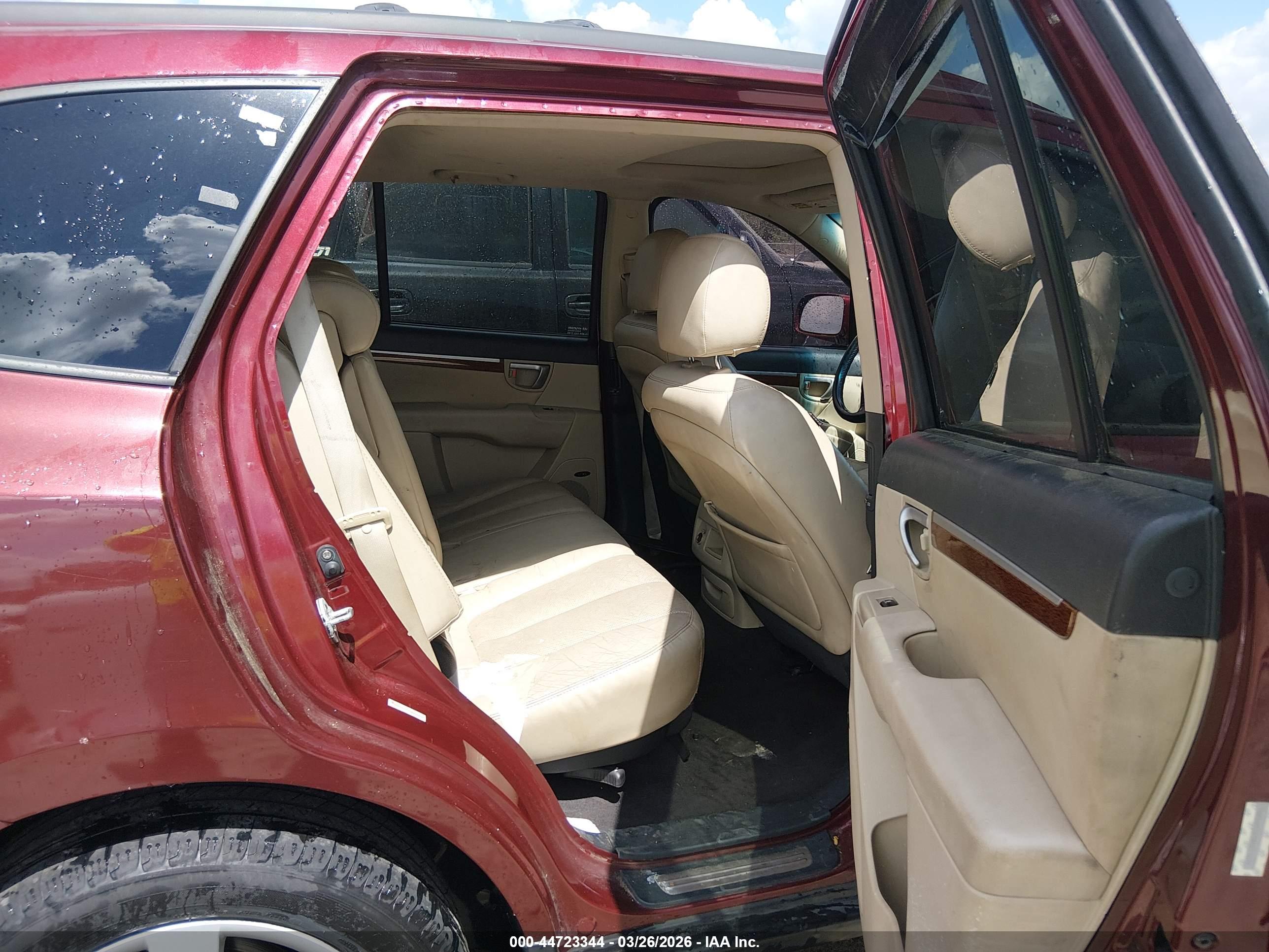 HYUNDAI SANTA image 8