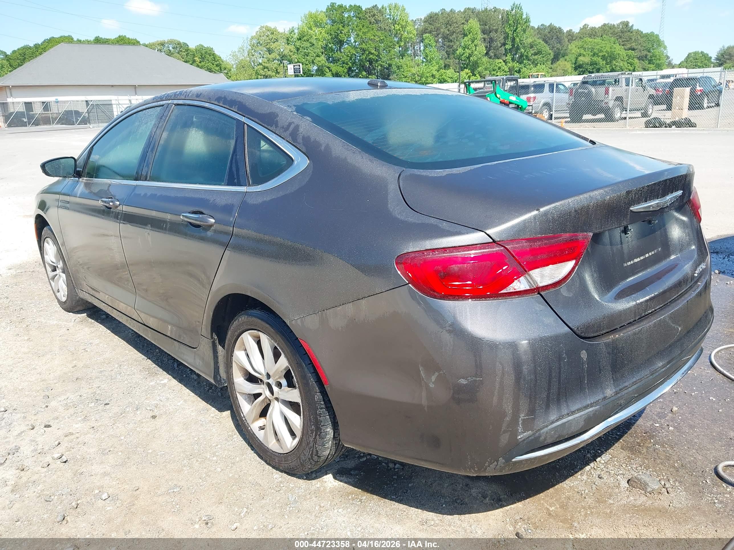 CHRYSLER 200 image 3
