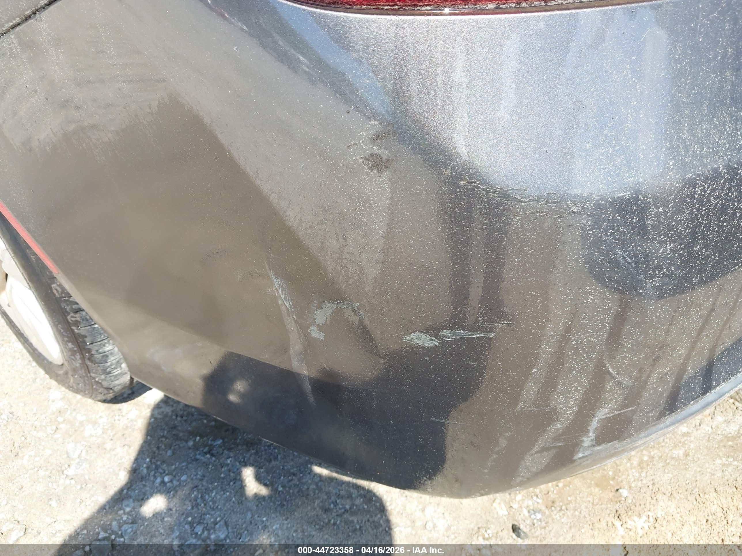 CHRYSLER 200 image 6