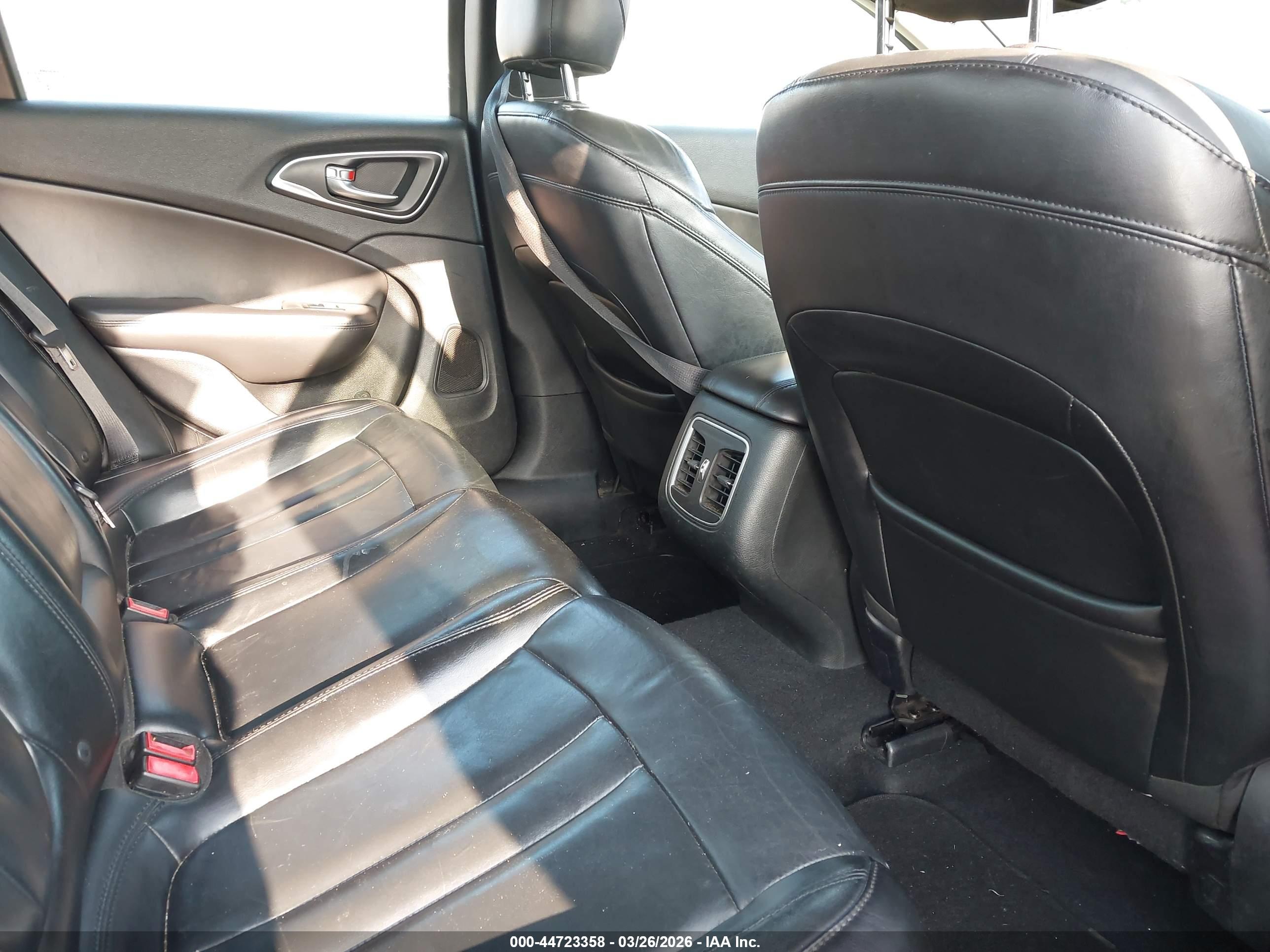 CHRYSLER 200 image 8