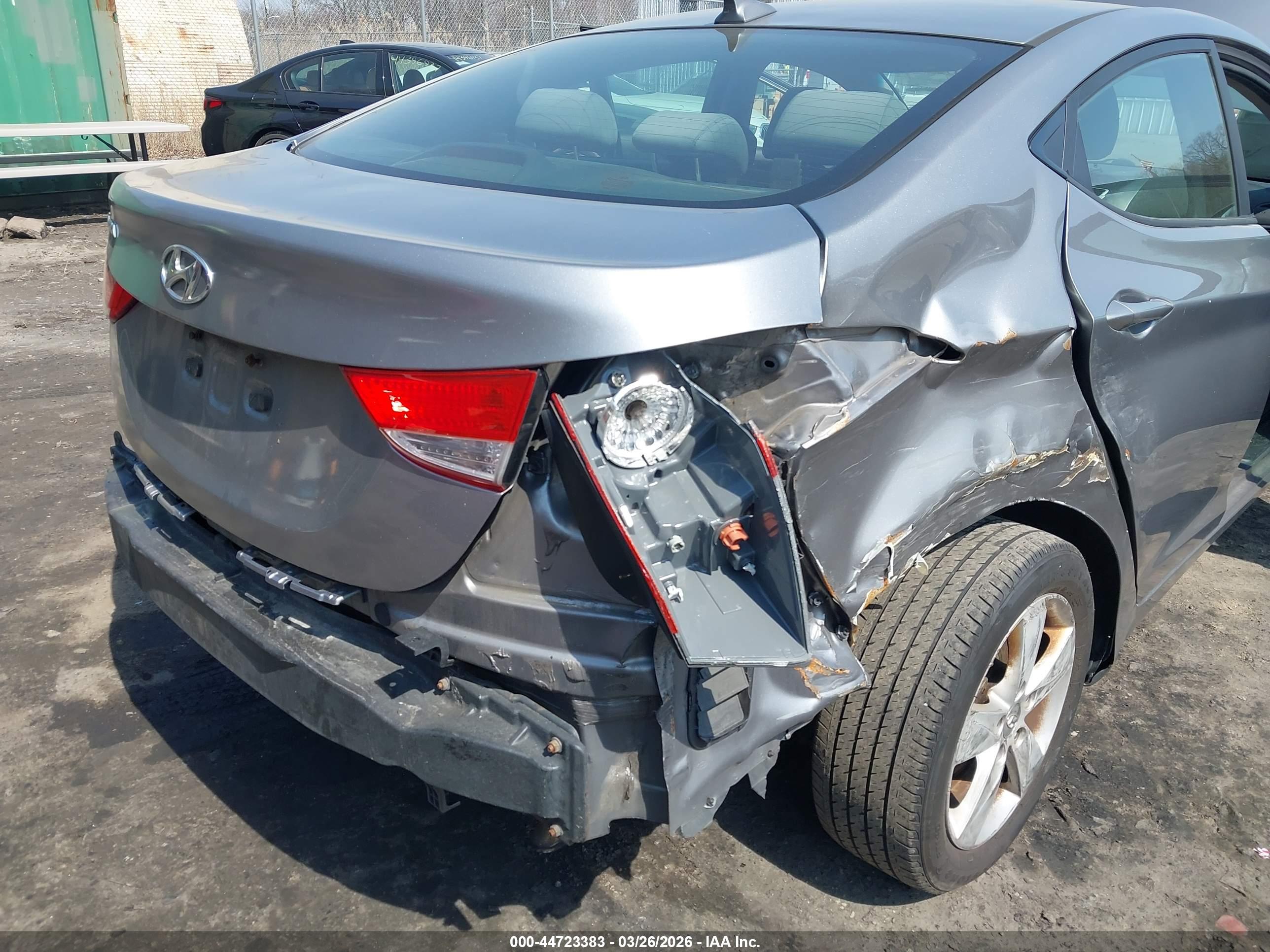 HYUNDAI ELANTRA image 6