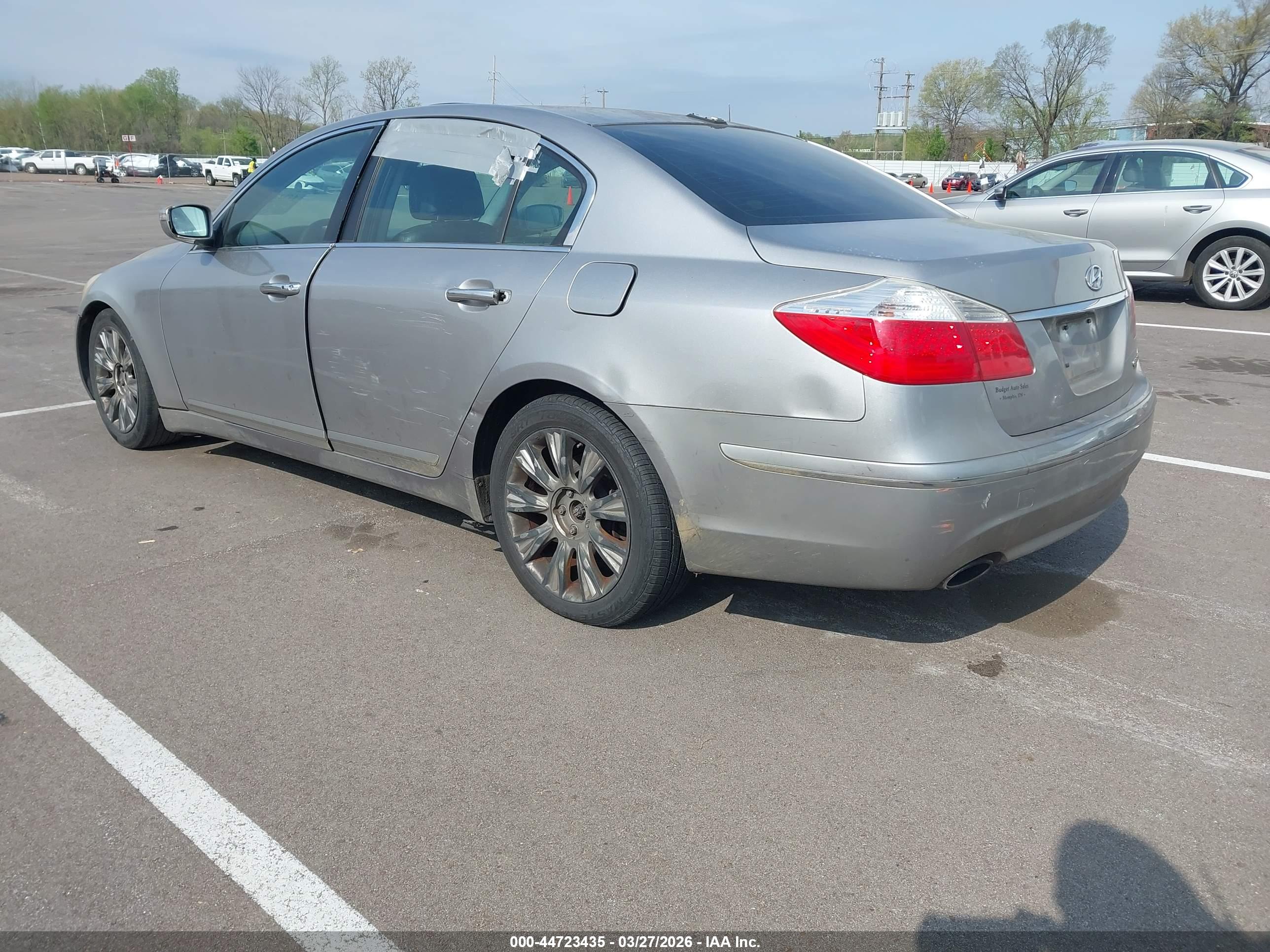 HYUNDAI GENESIS image 3