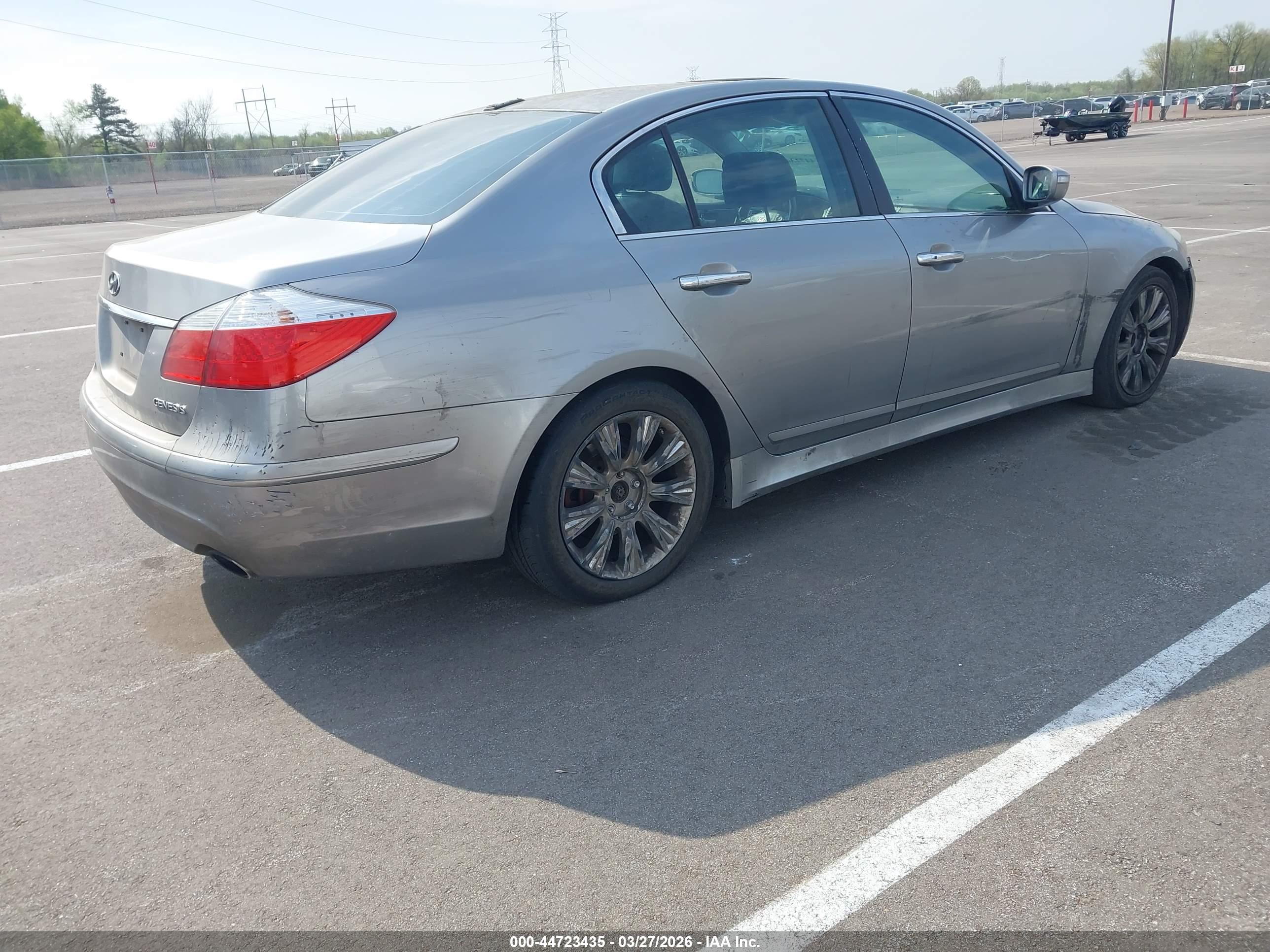 HYUNDAI GENESIS image 4