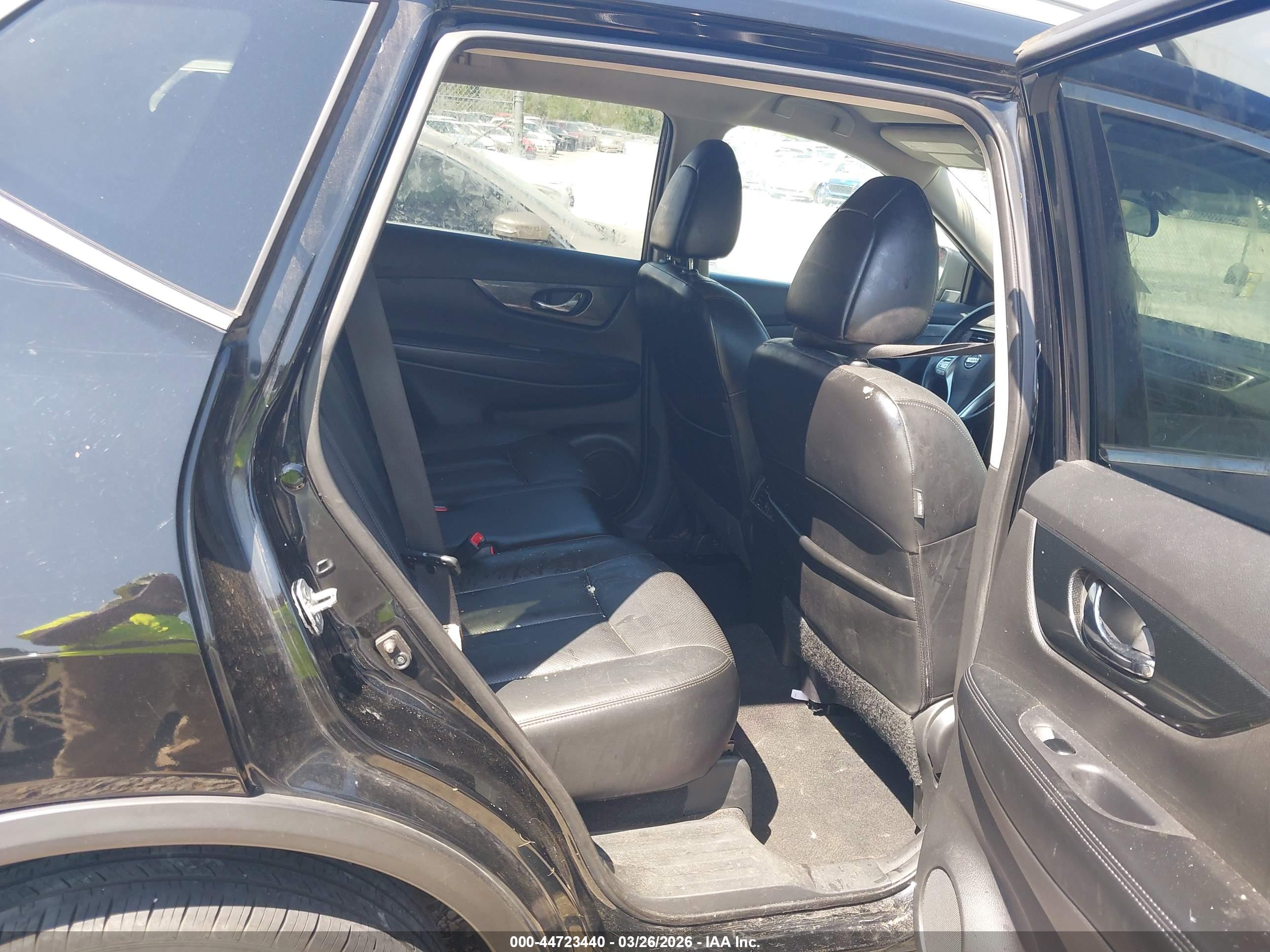 NISSAN ROGUE image 8