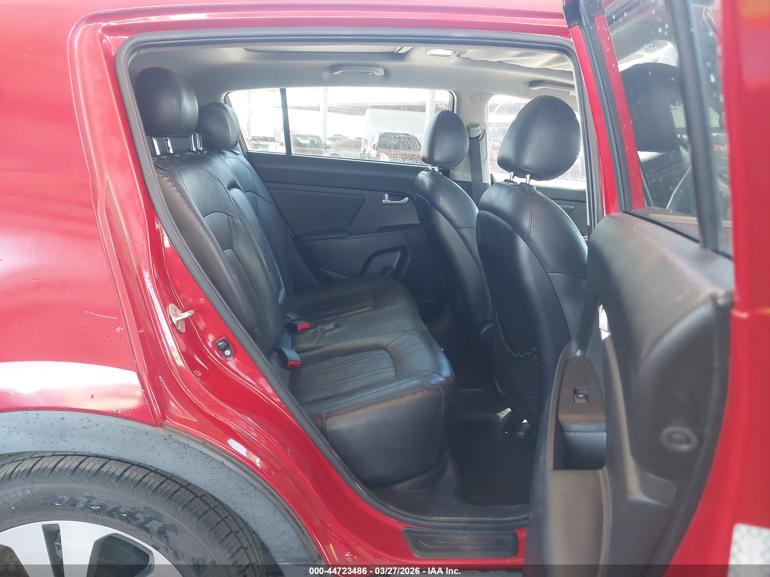 KIA SPORTAGE image 8
