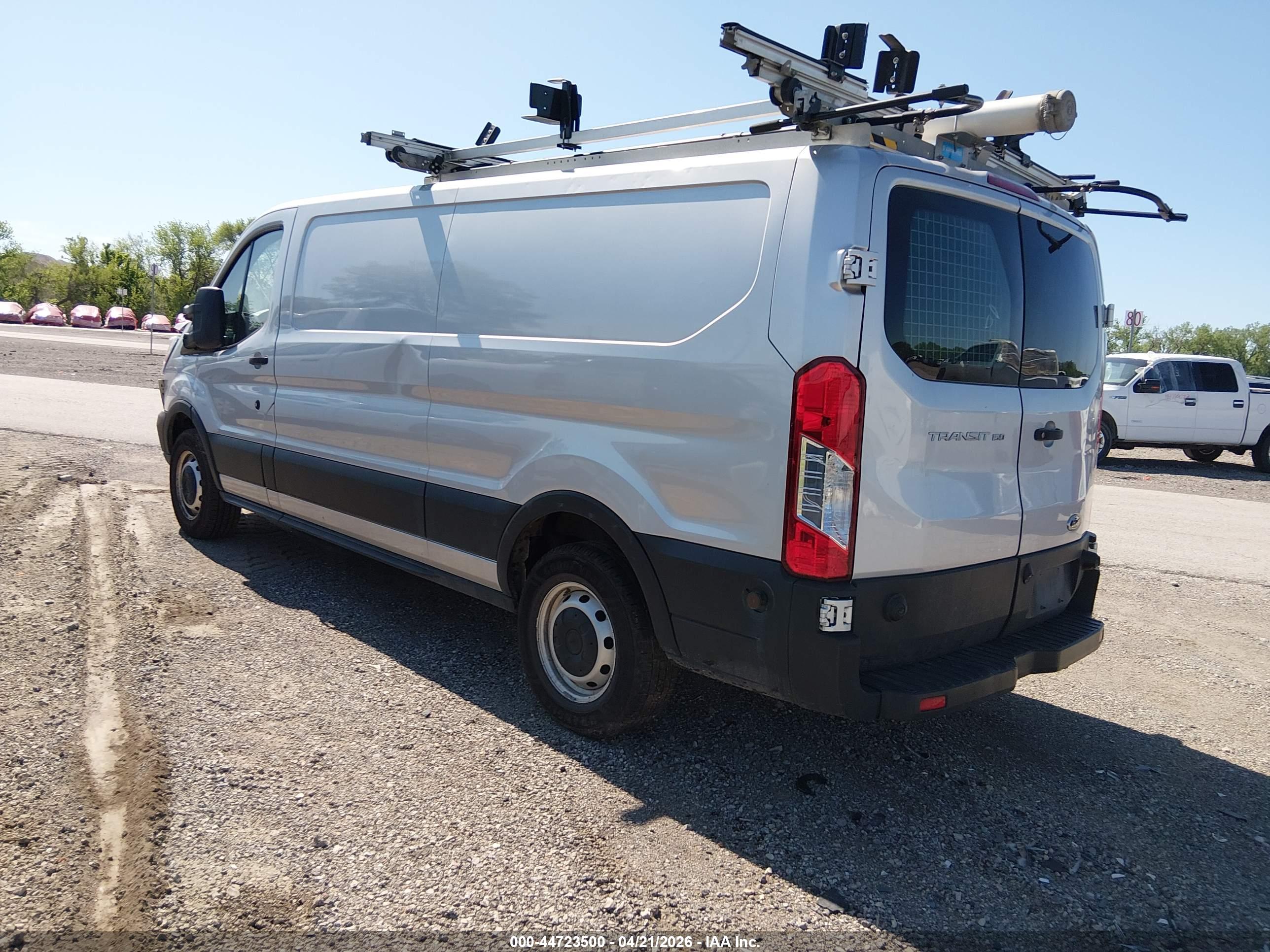 FORD TRANSIT-150 image 3