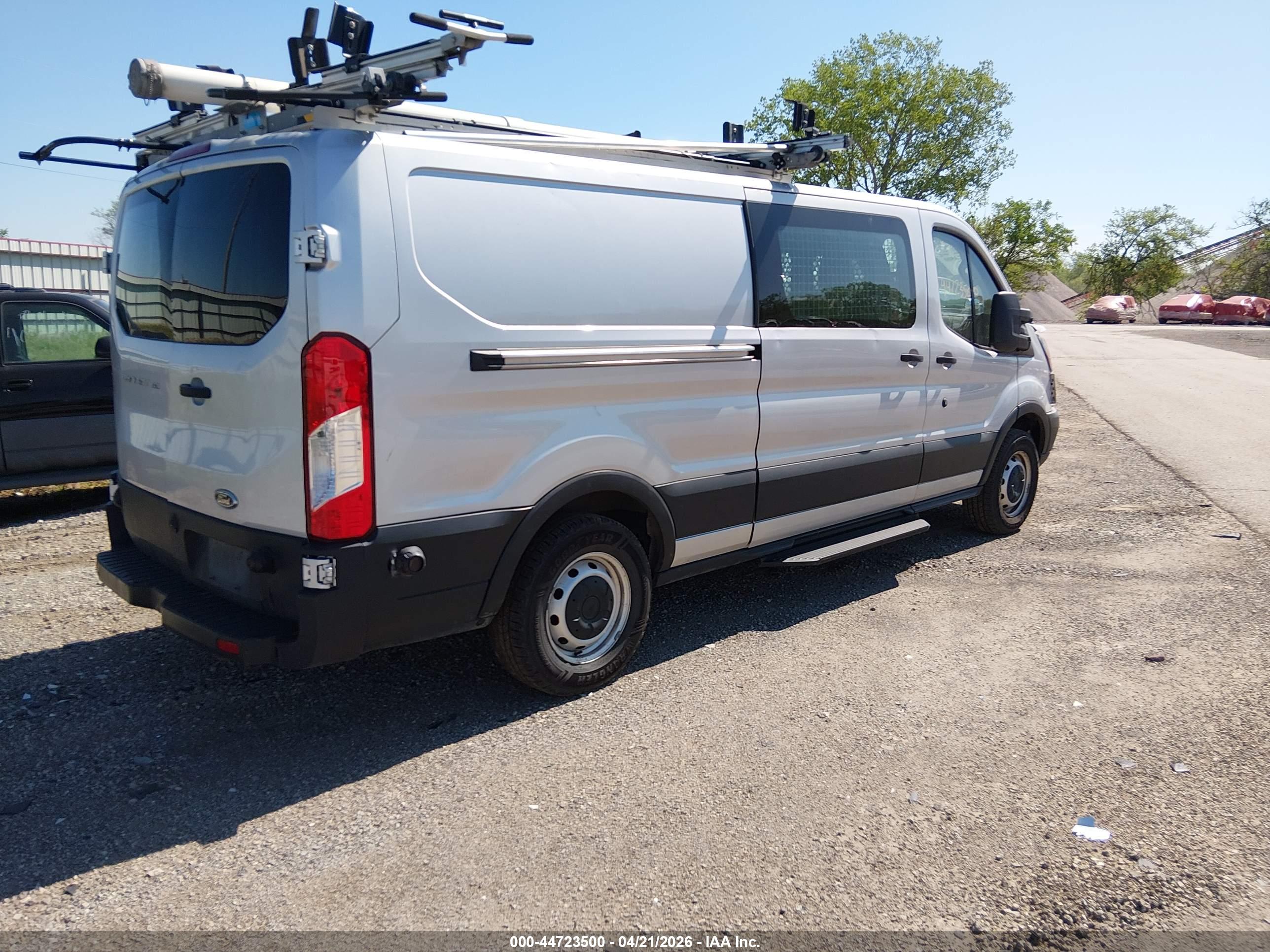 FORD TRANSIT-150 image 4