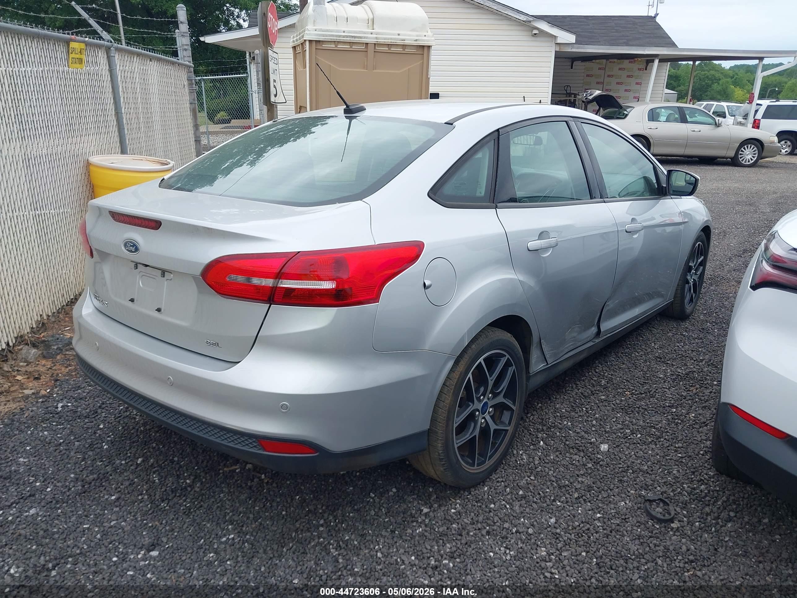 FORD FOCUS image 4