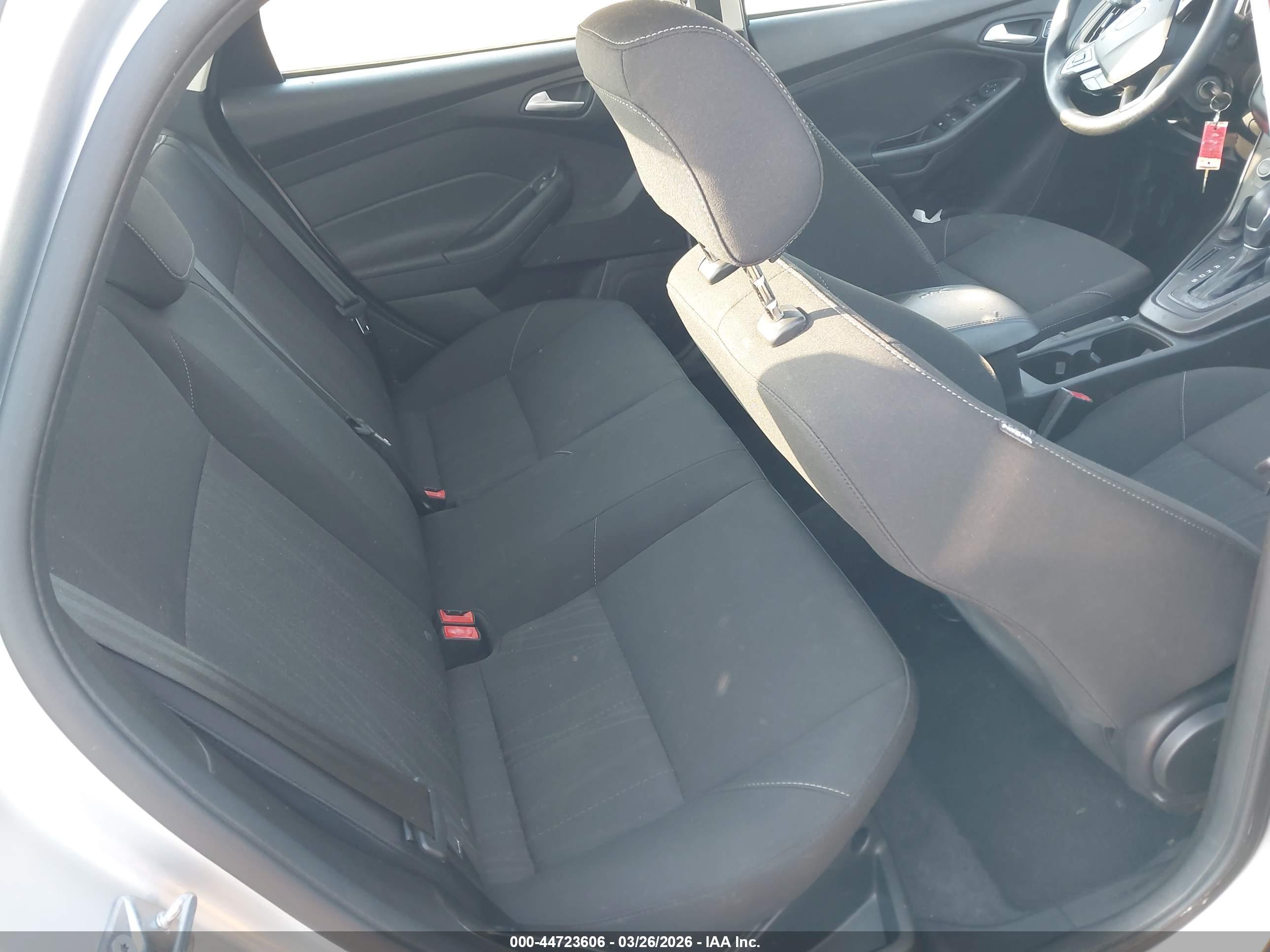FORD FOCUS image 8