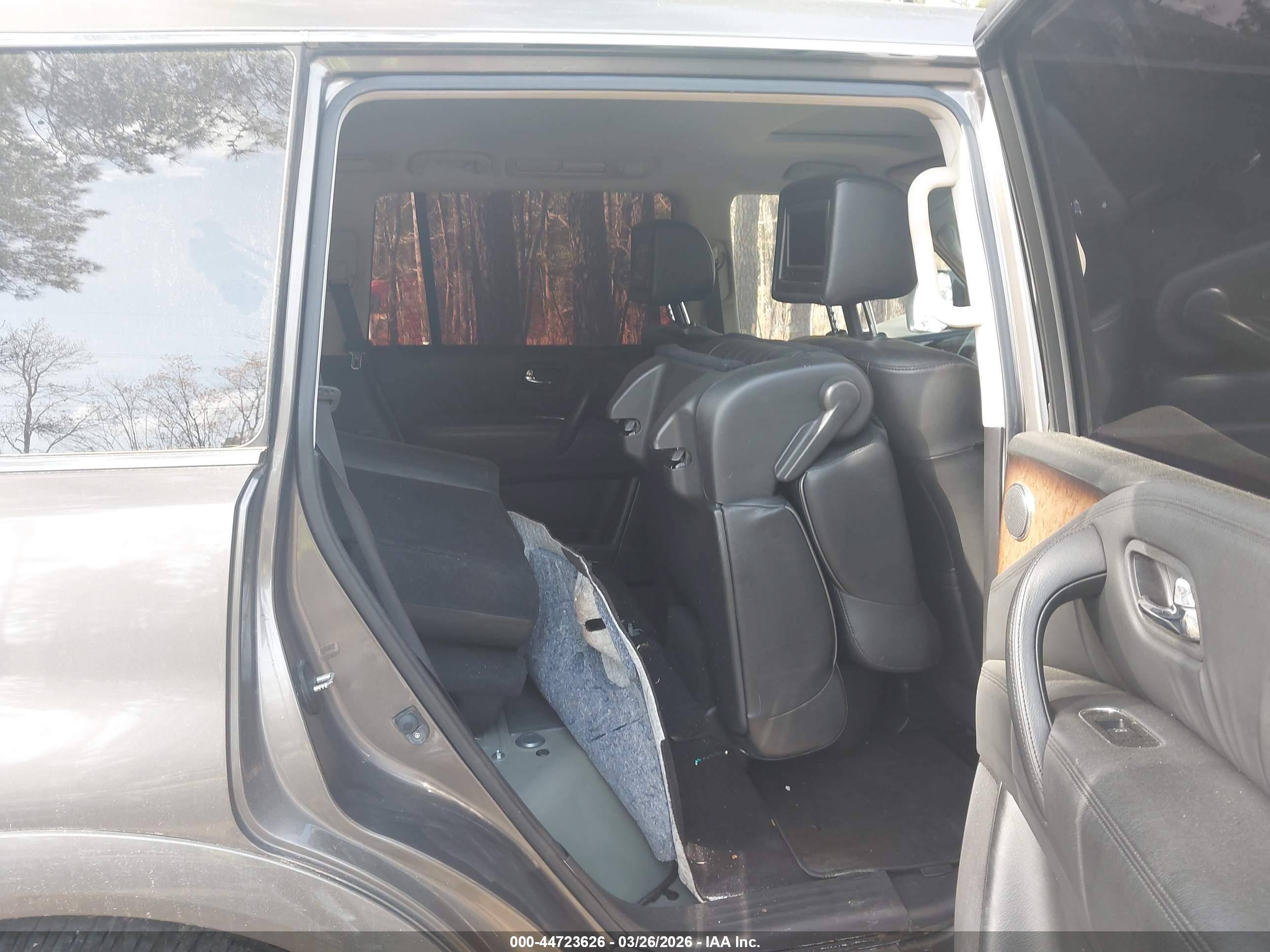 INFINITI QX56 image 8
