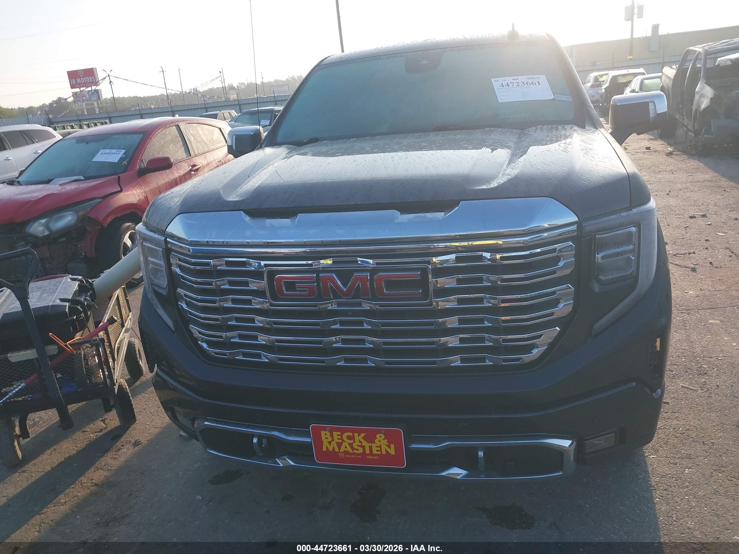 GMC SIERRA image 6