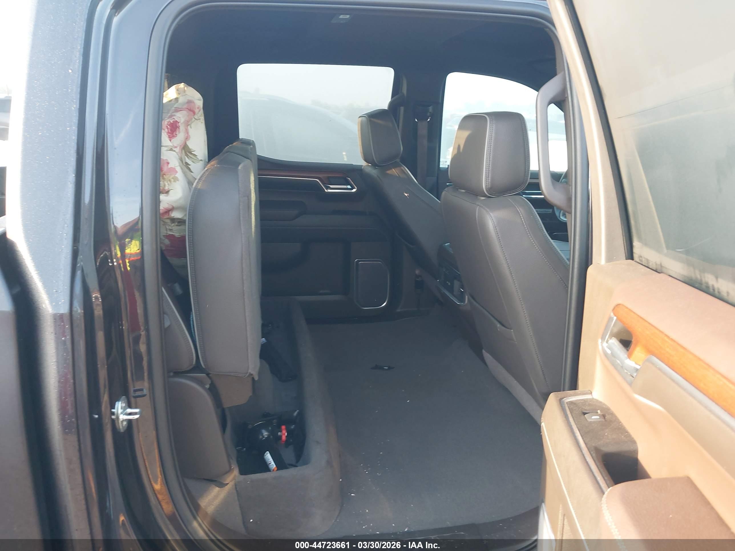 GMC SIERRA image 8