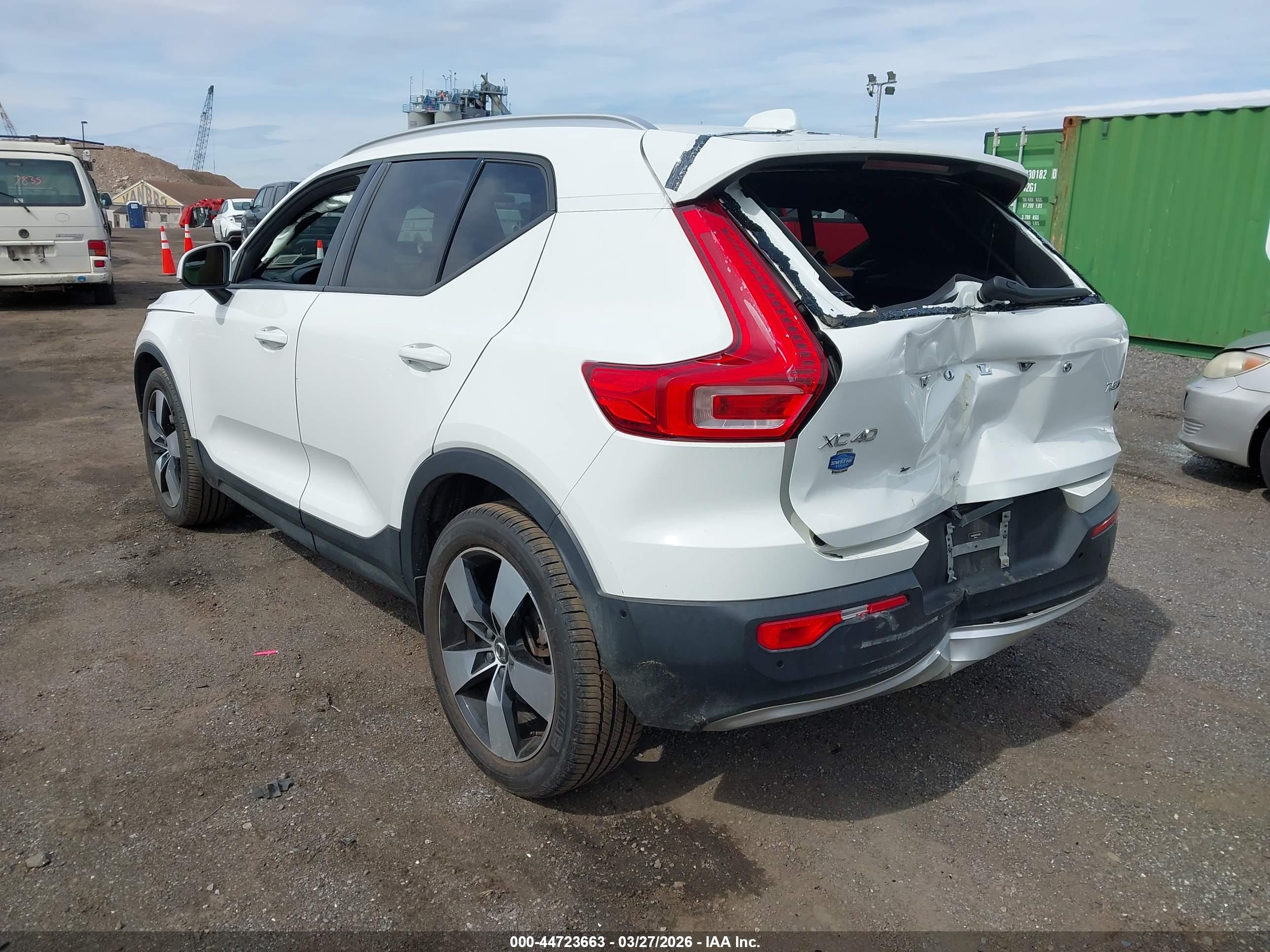 VOLVO XC40 image 6