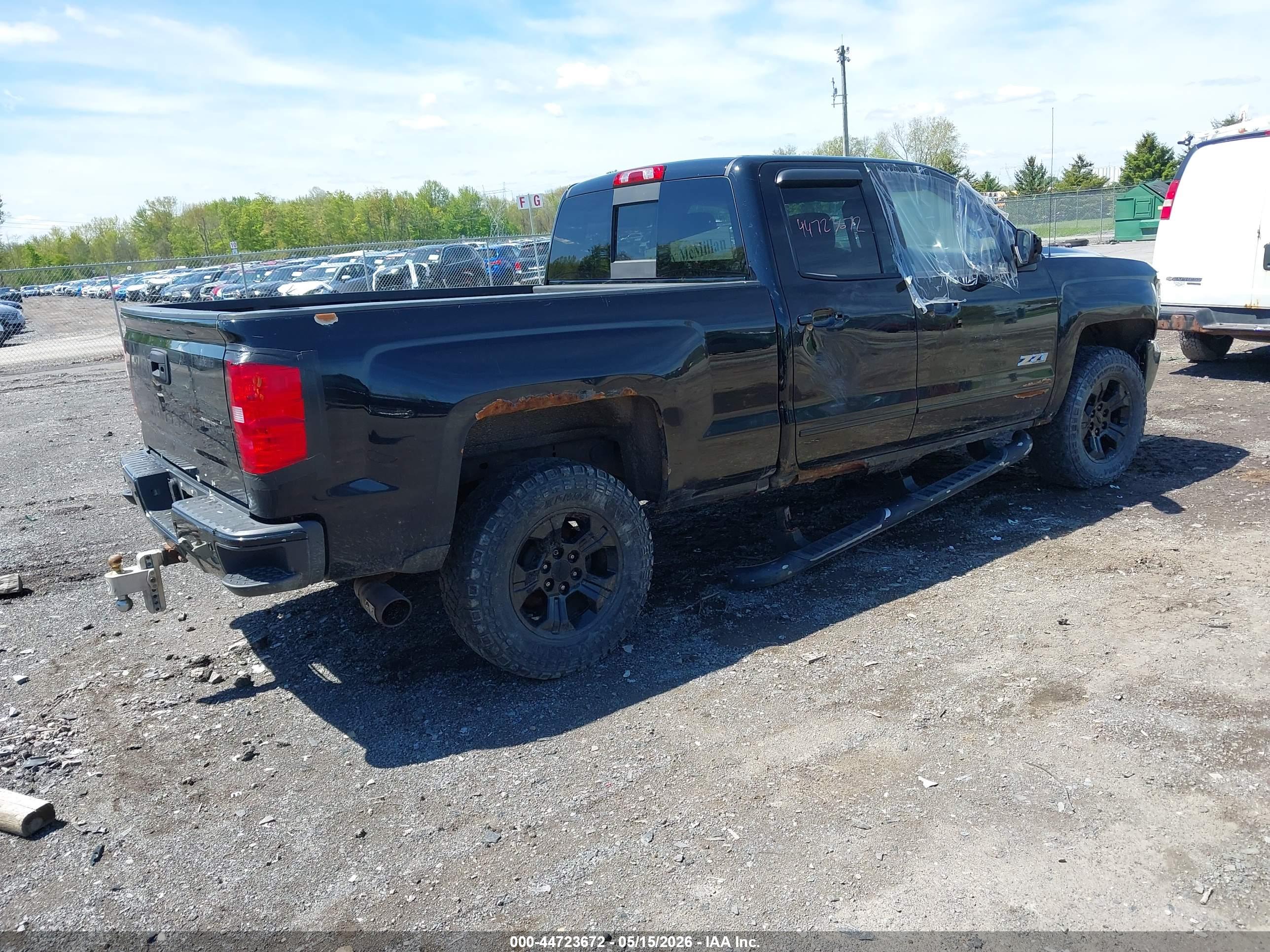 CHEVROLET SILVERADO image 4