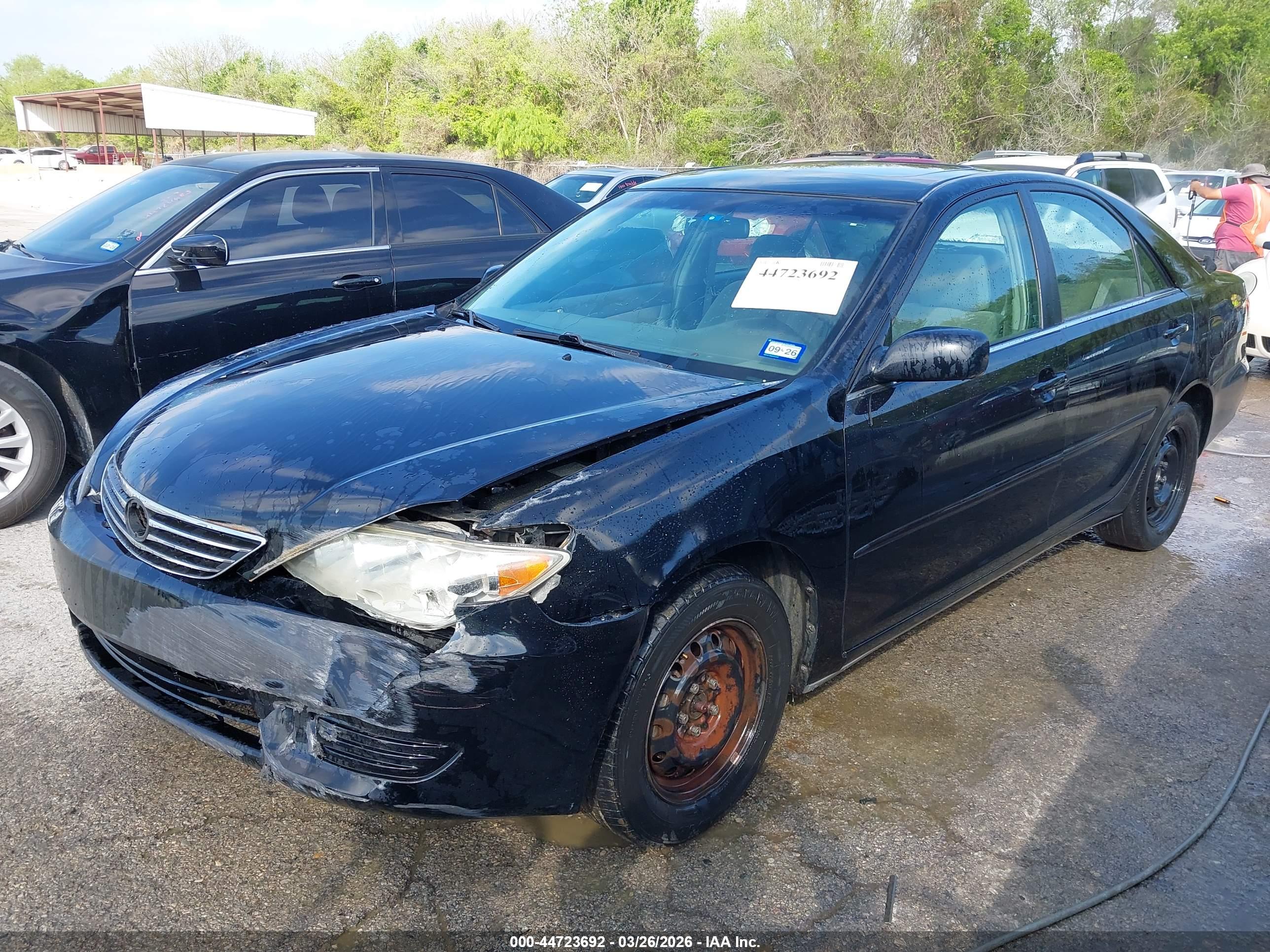 TOYOTA CAMRY image 2