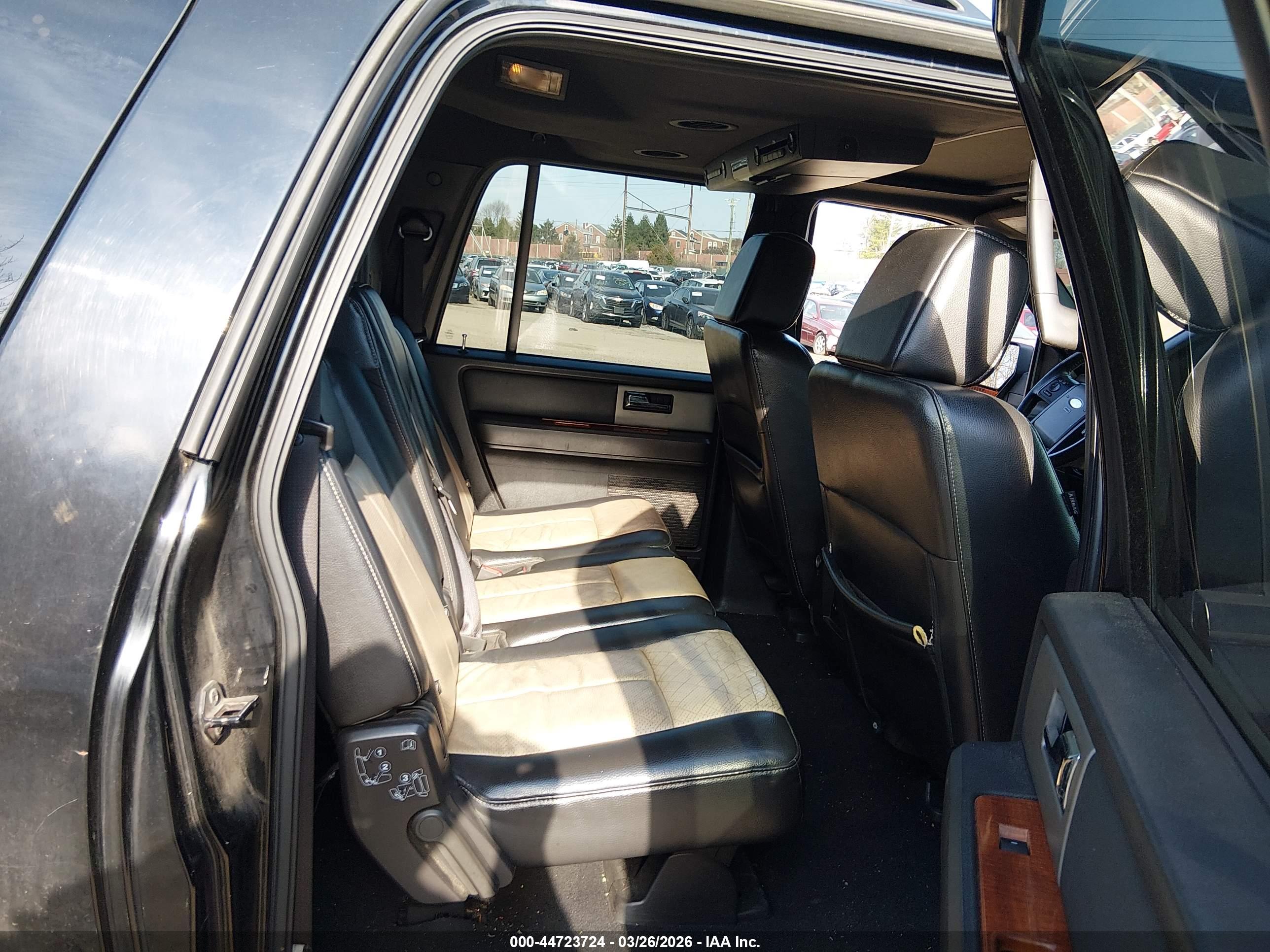 FORD EXPEDITION image 8