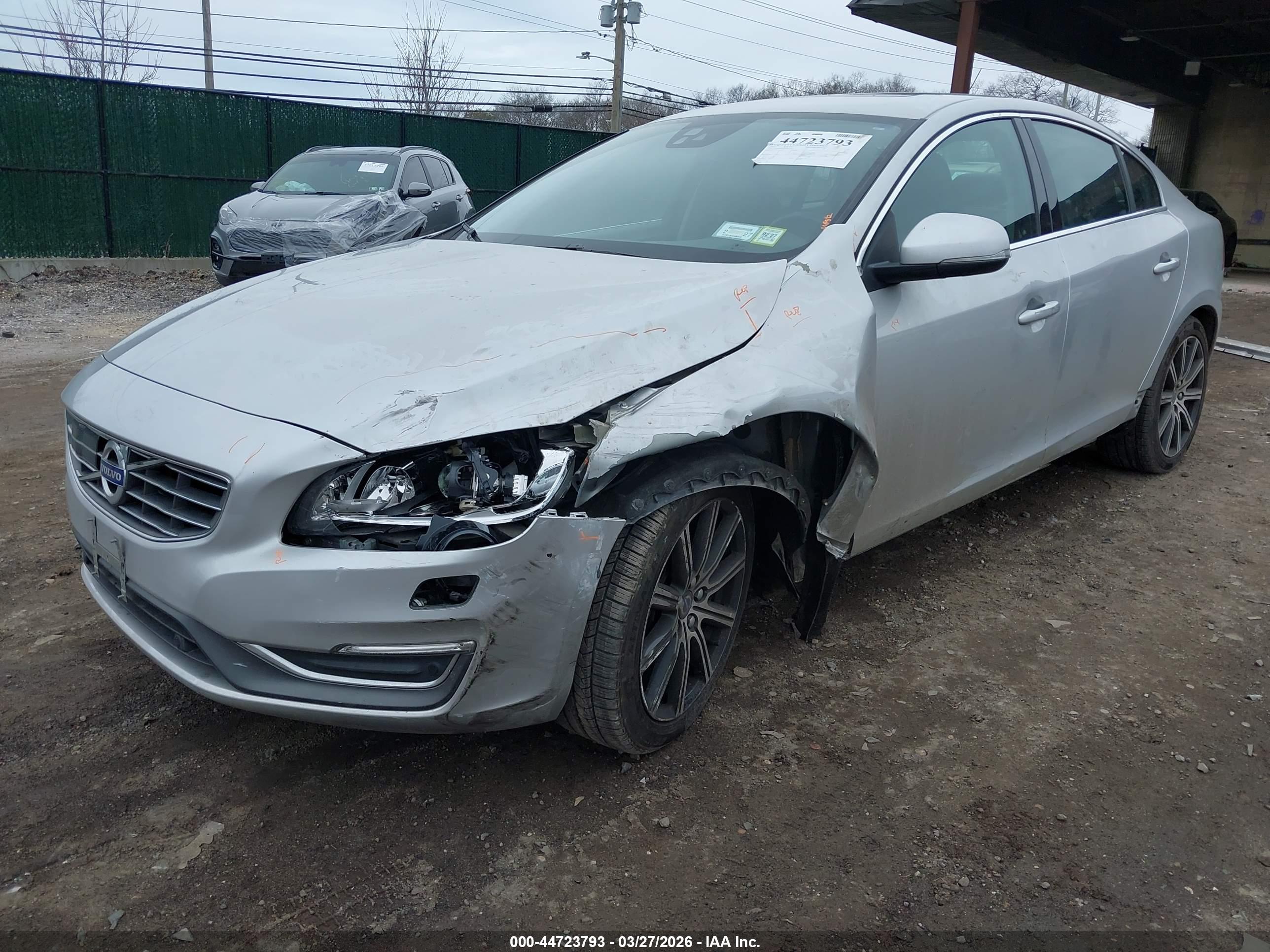 VOLVO S60 image 2