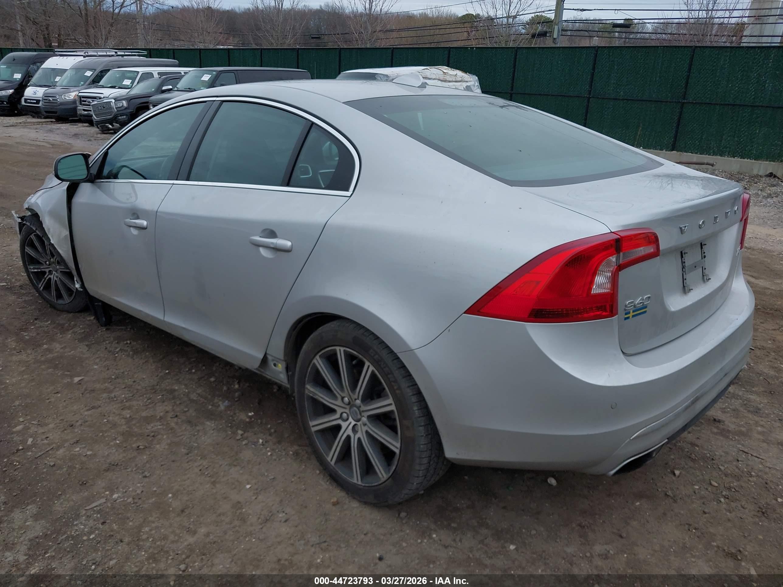 VOLVO S60 image 3
