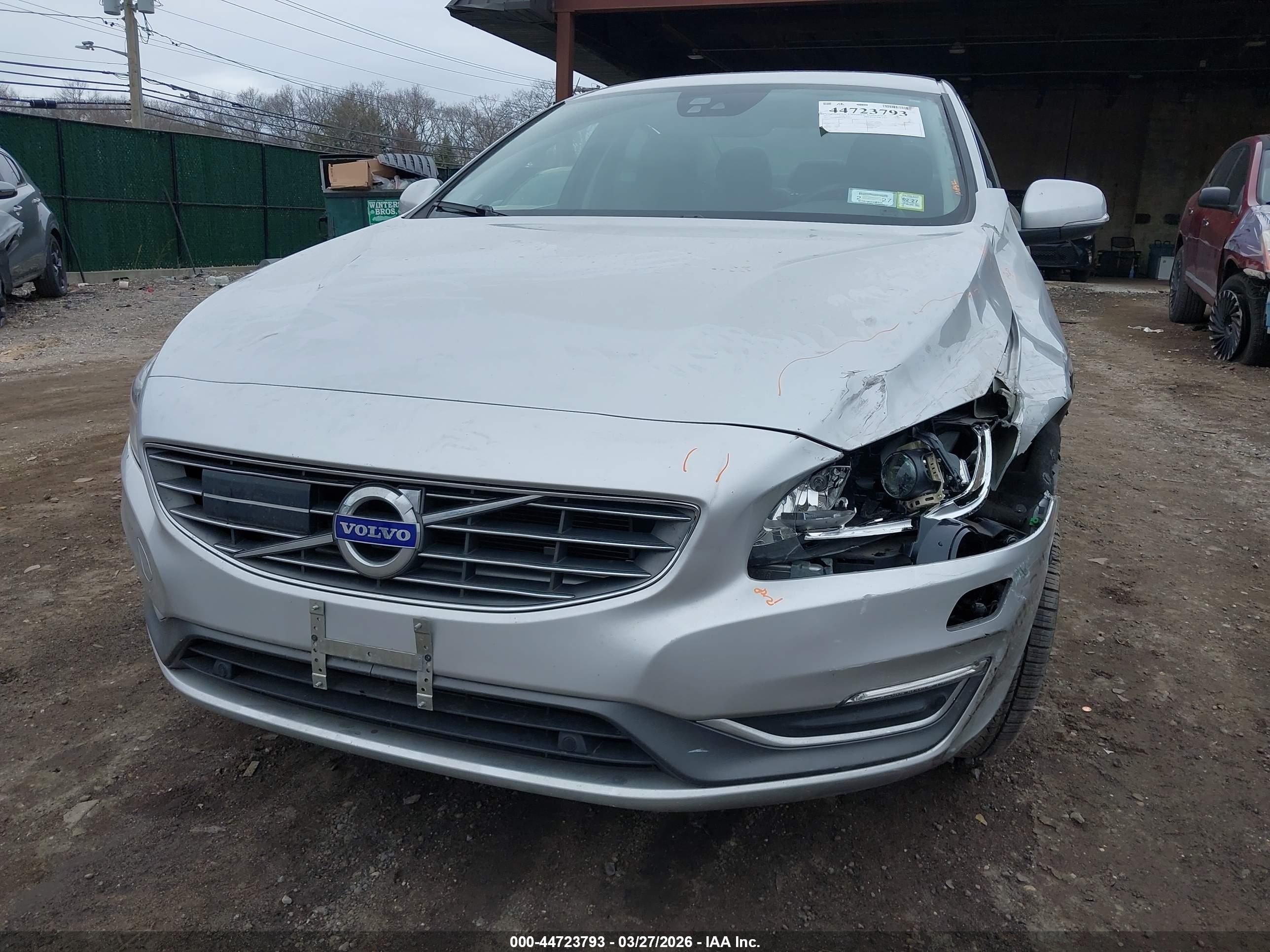 VOLVO S60 image 6