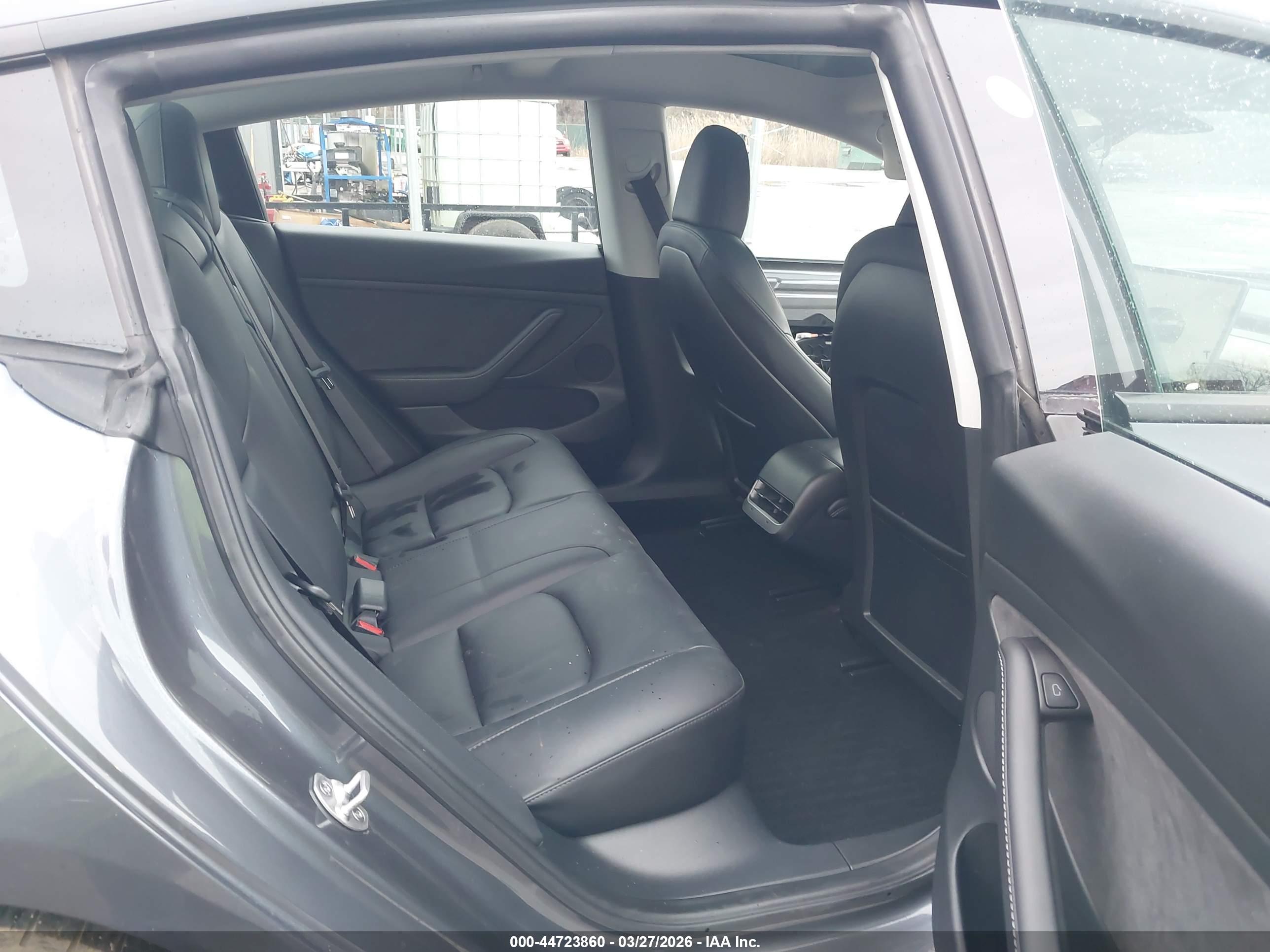 TESLA MODEL image 8