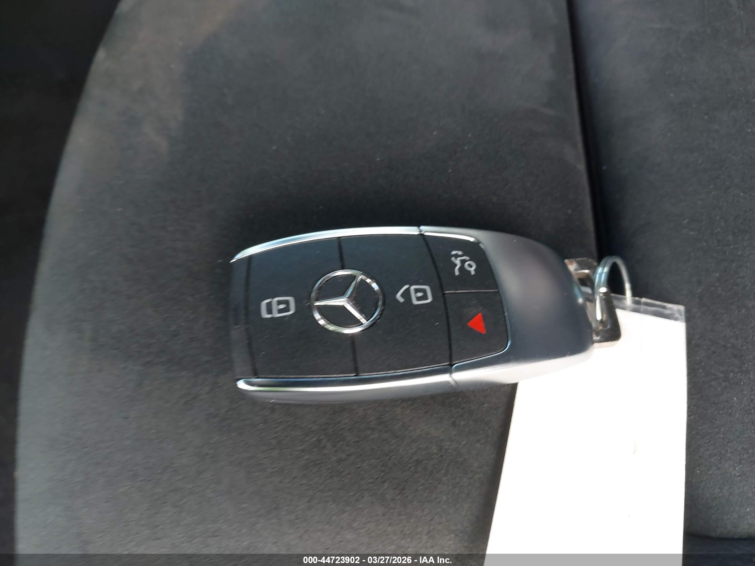 MERCEDES-BENZ GLB image 11