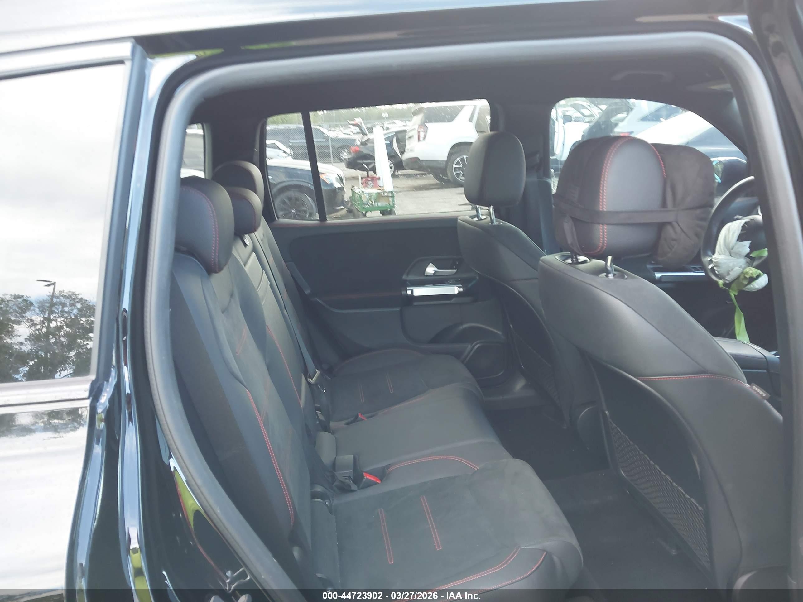 MERCEDES-BENZ GLB image 8