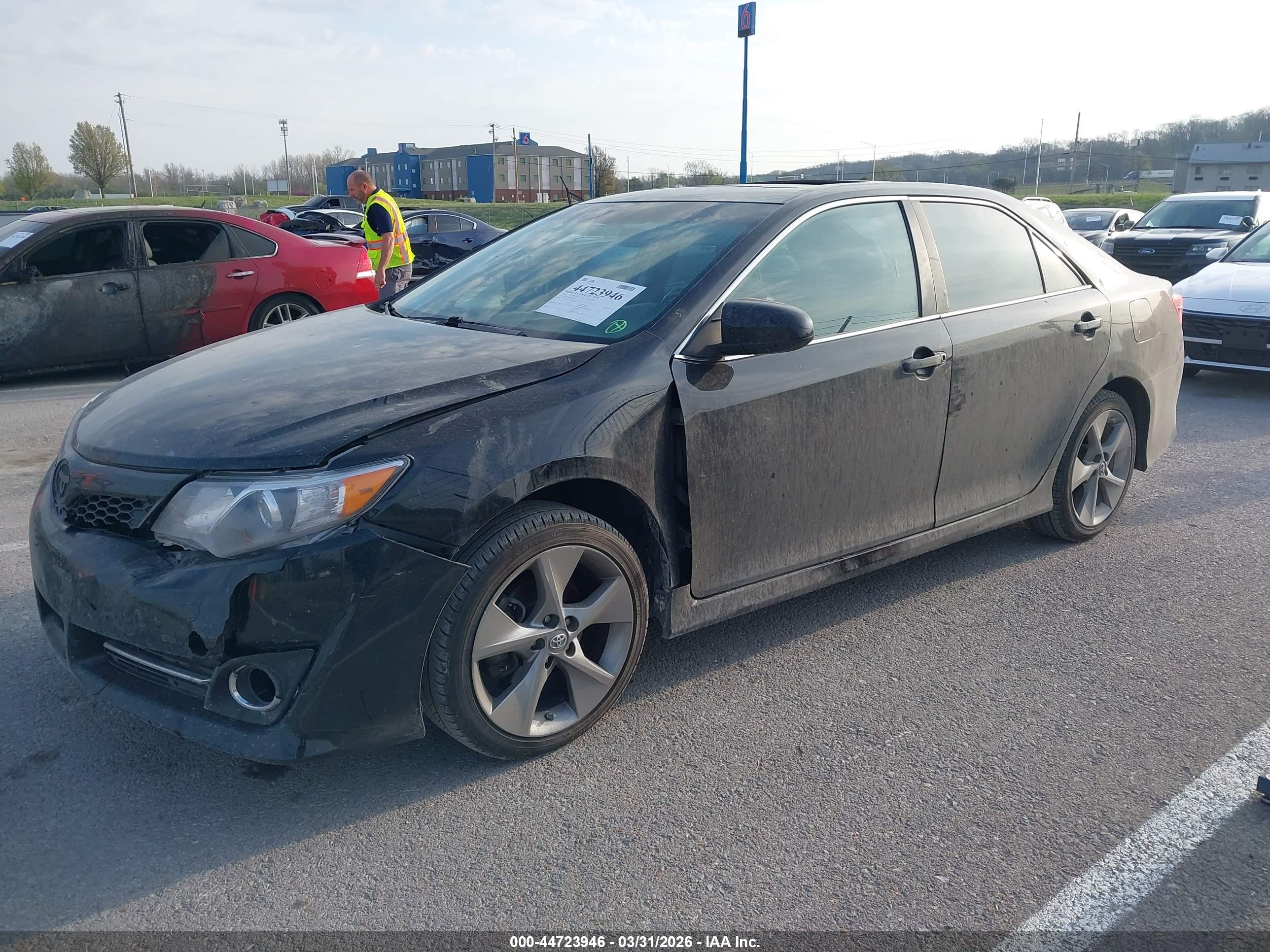 TOYOTA CAMRY image 2