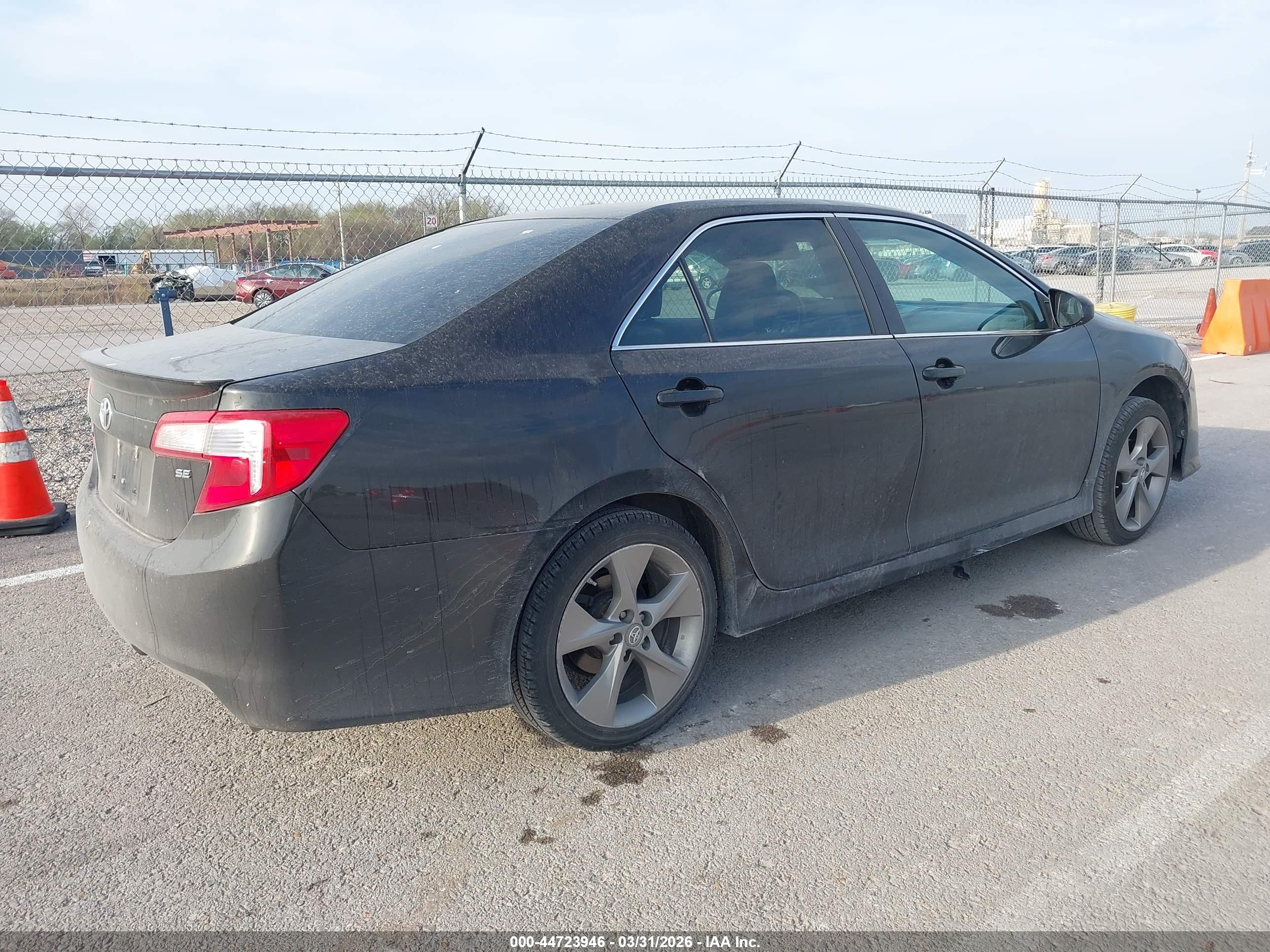 TOYOTA CAMRY image 4