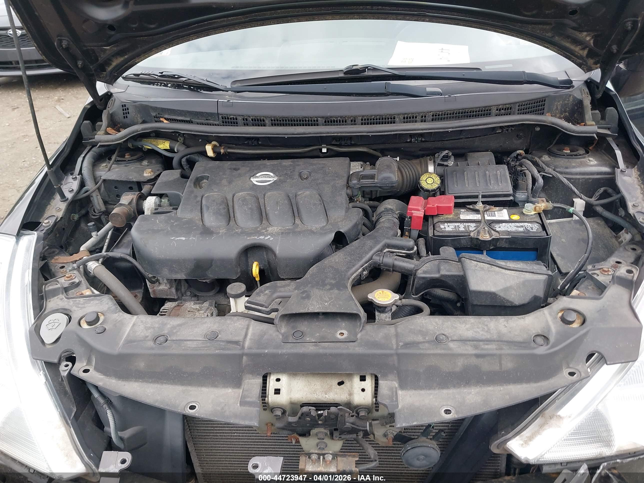 NISSAN VERSA image 10