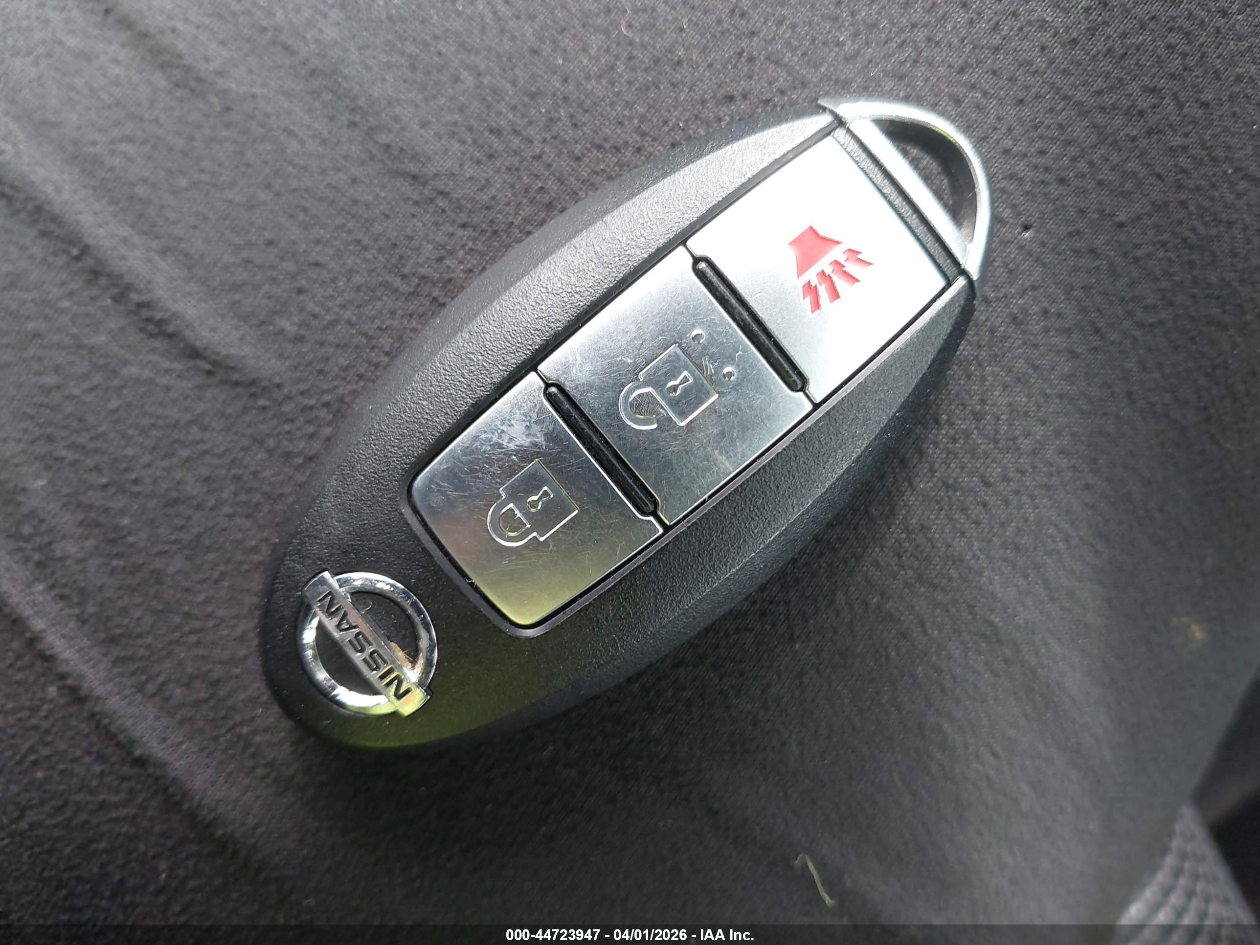 NISSAN VERSA image 11
