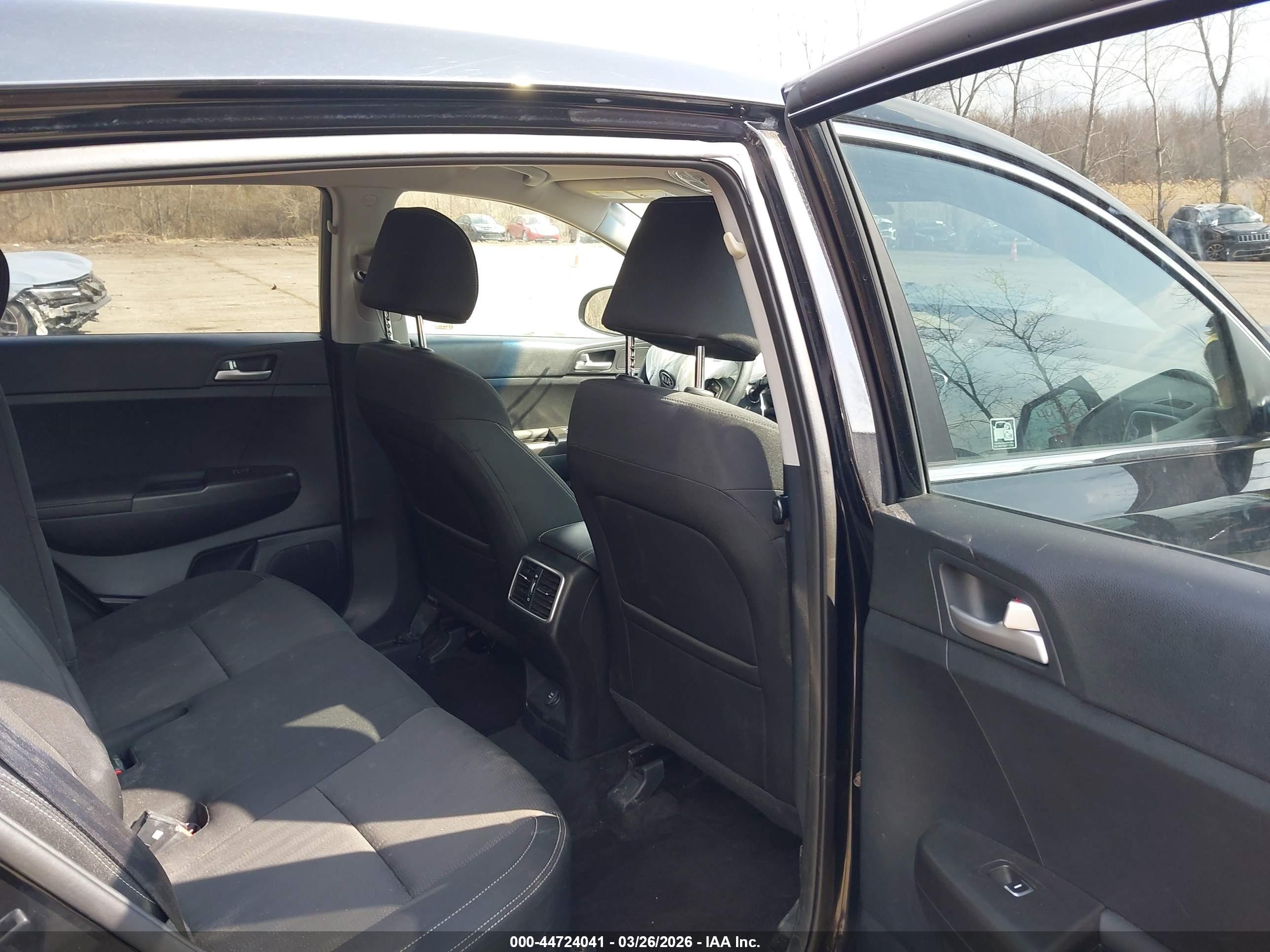 KIA SPORTAGE image 8