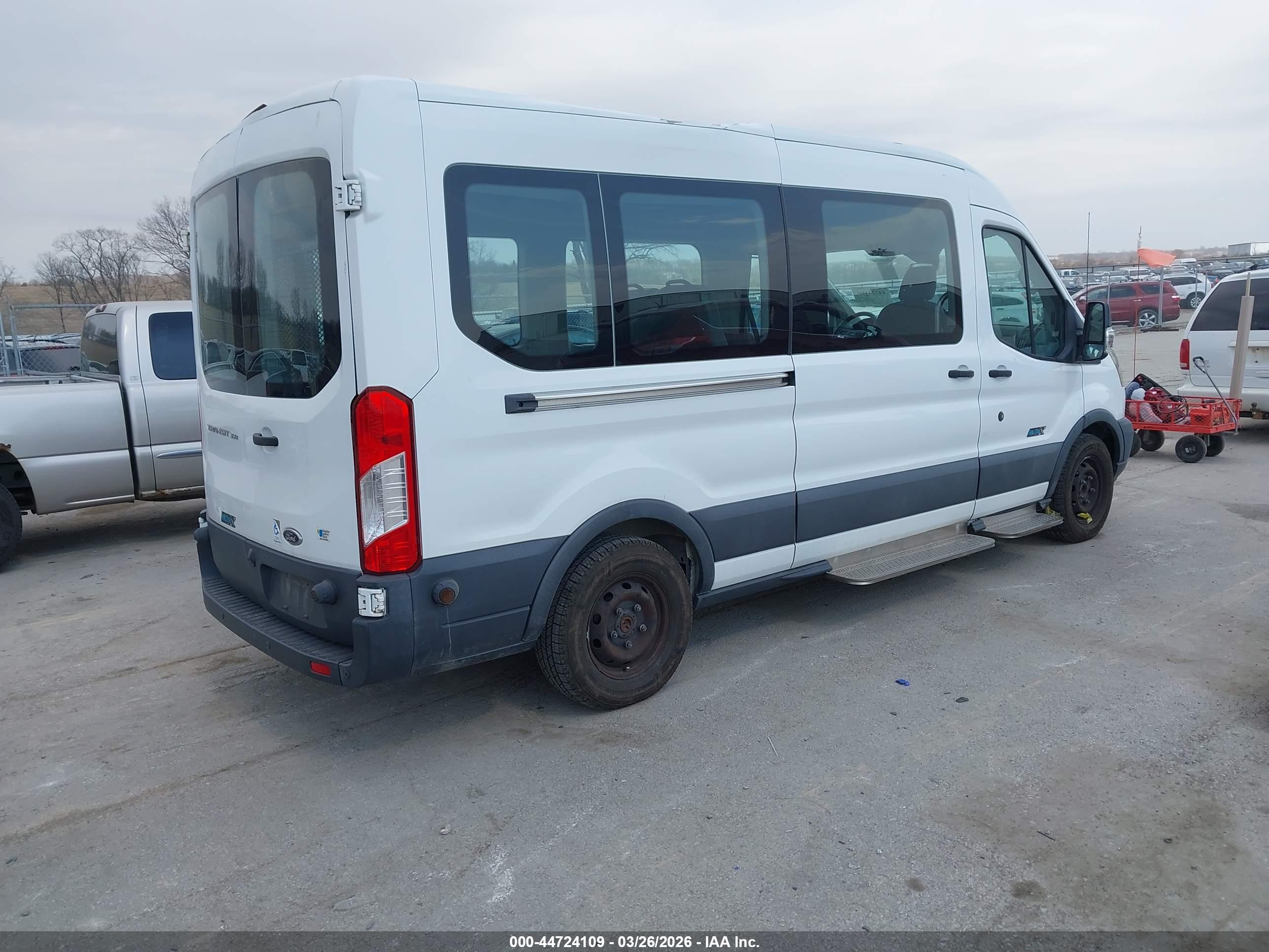 FORD TRANSIT-350 image 4