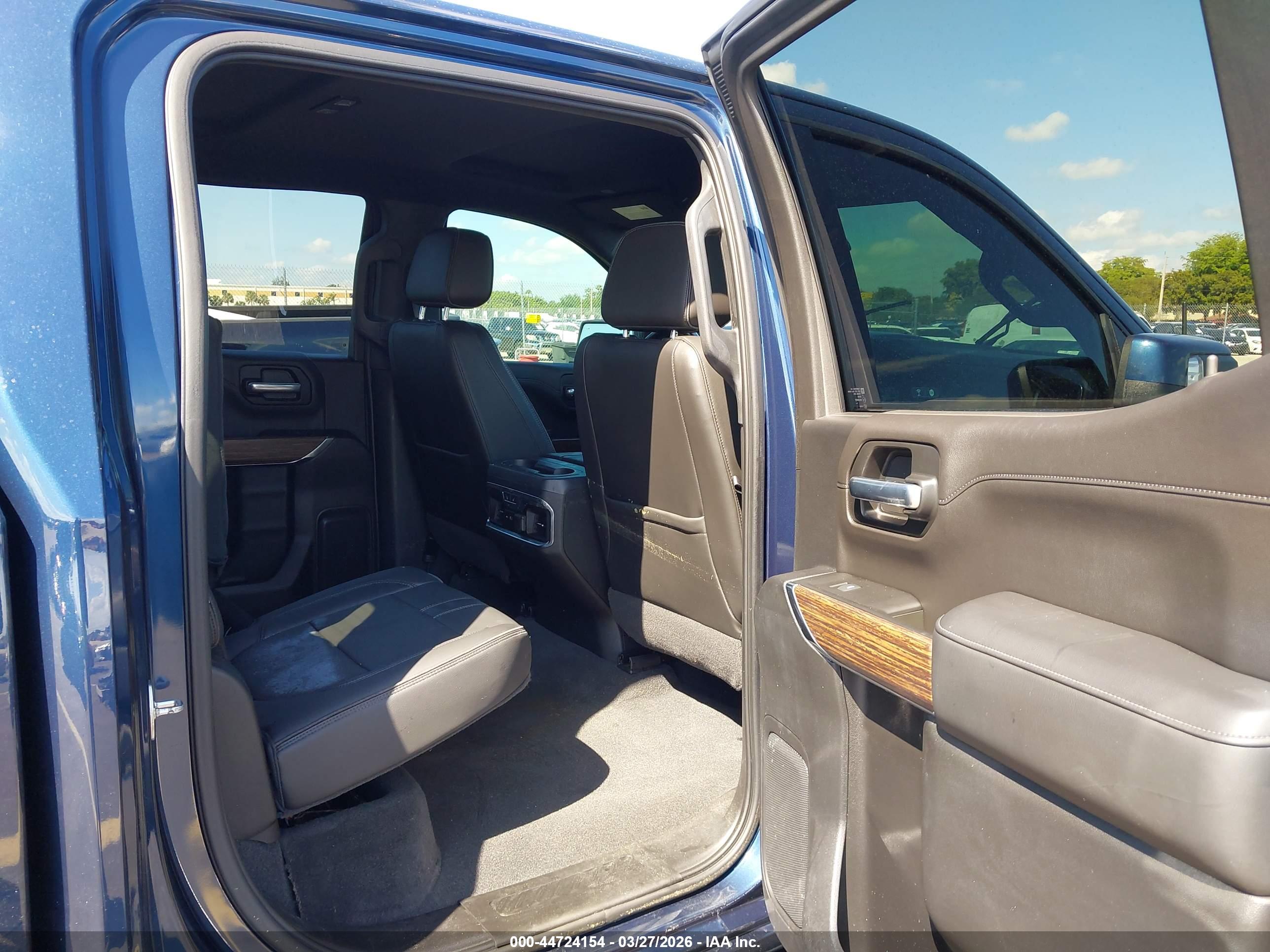 CHEVROLET SILVERADO image 8