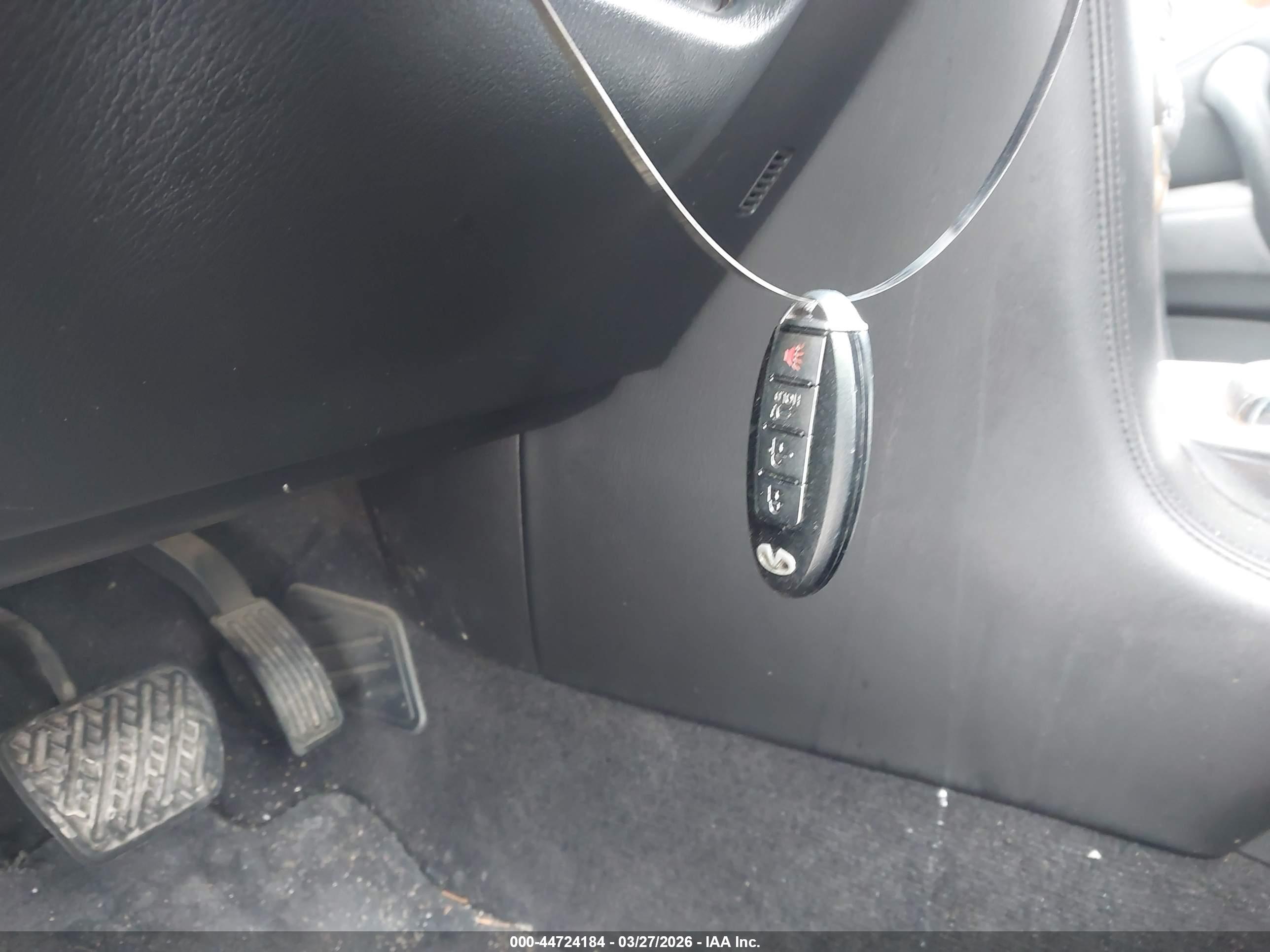 INFINITI QX56 image 11