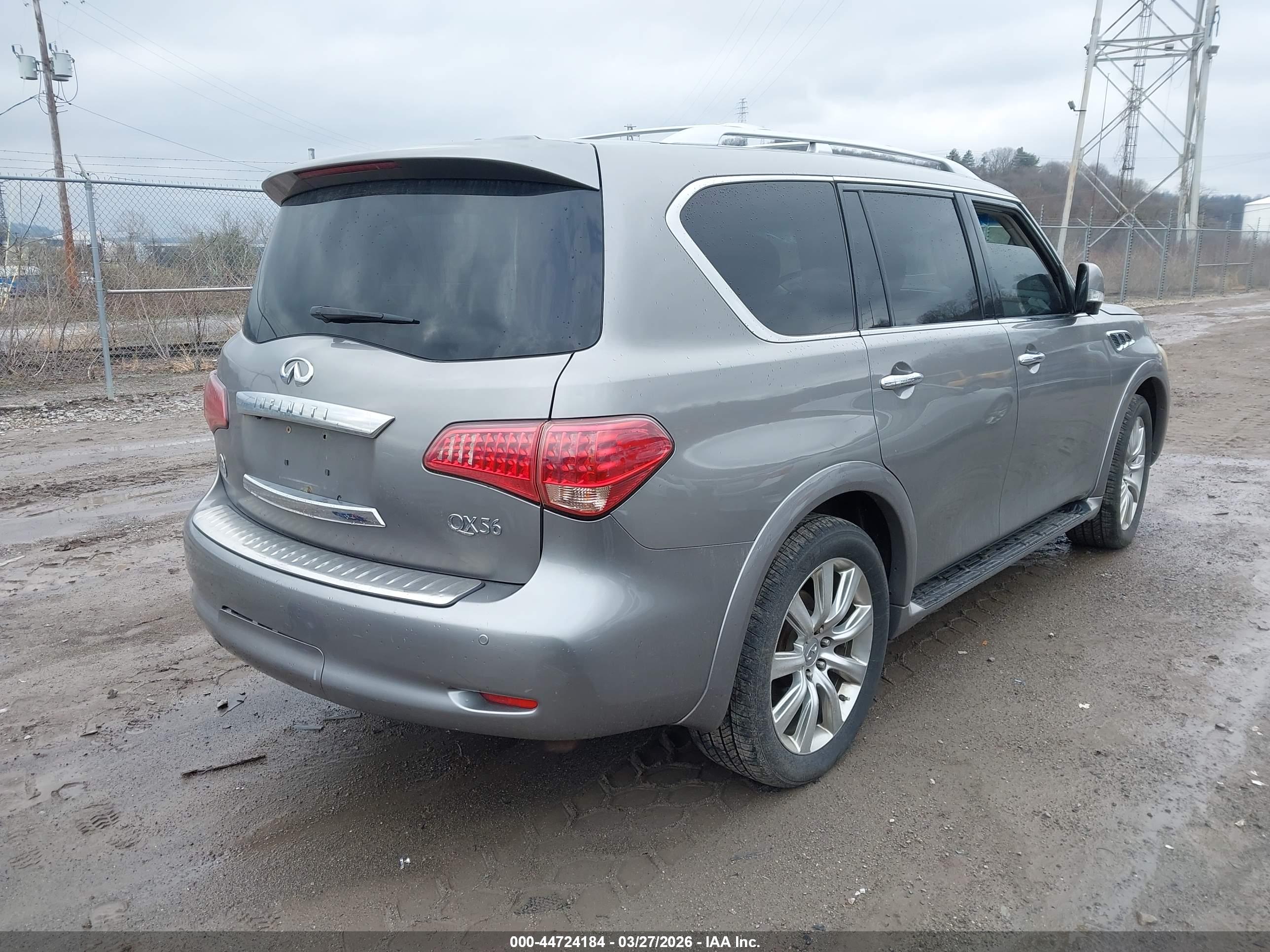 INFINITI QX56 image 4