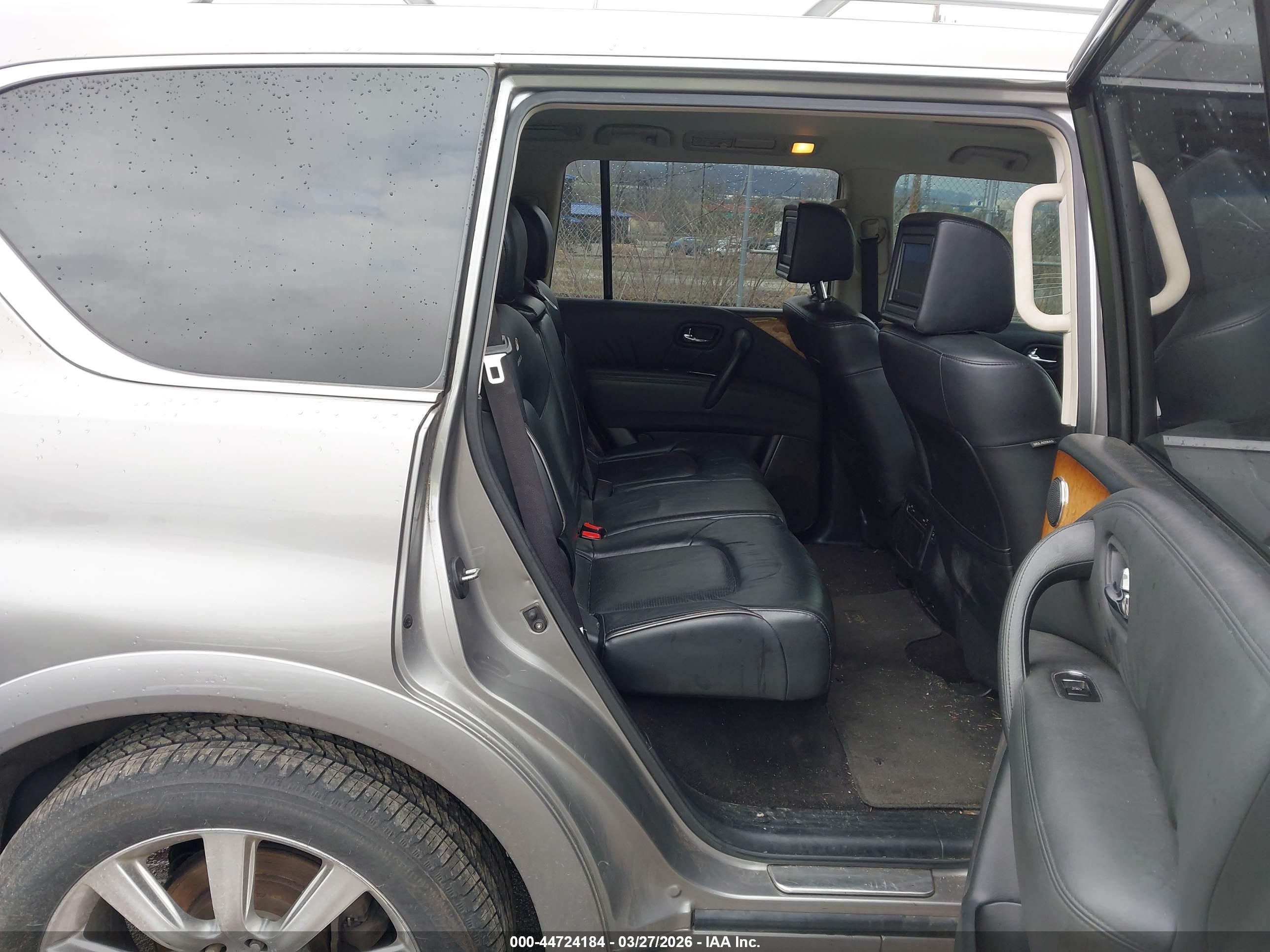INFINITI QX56 image 8