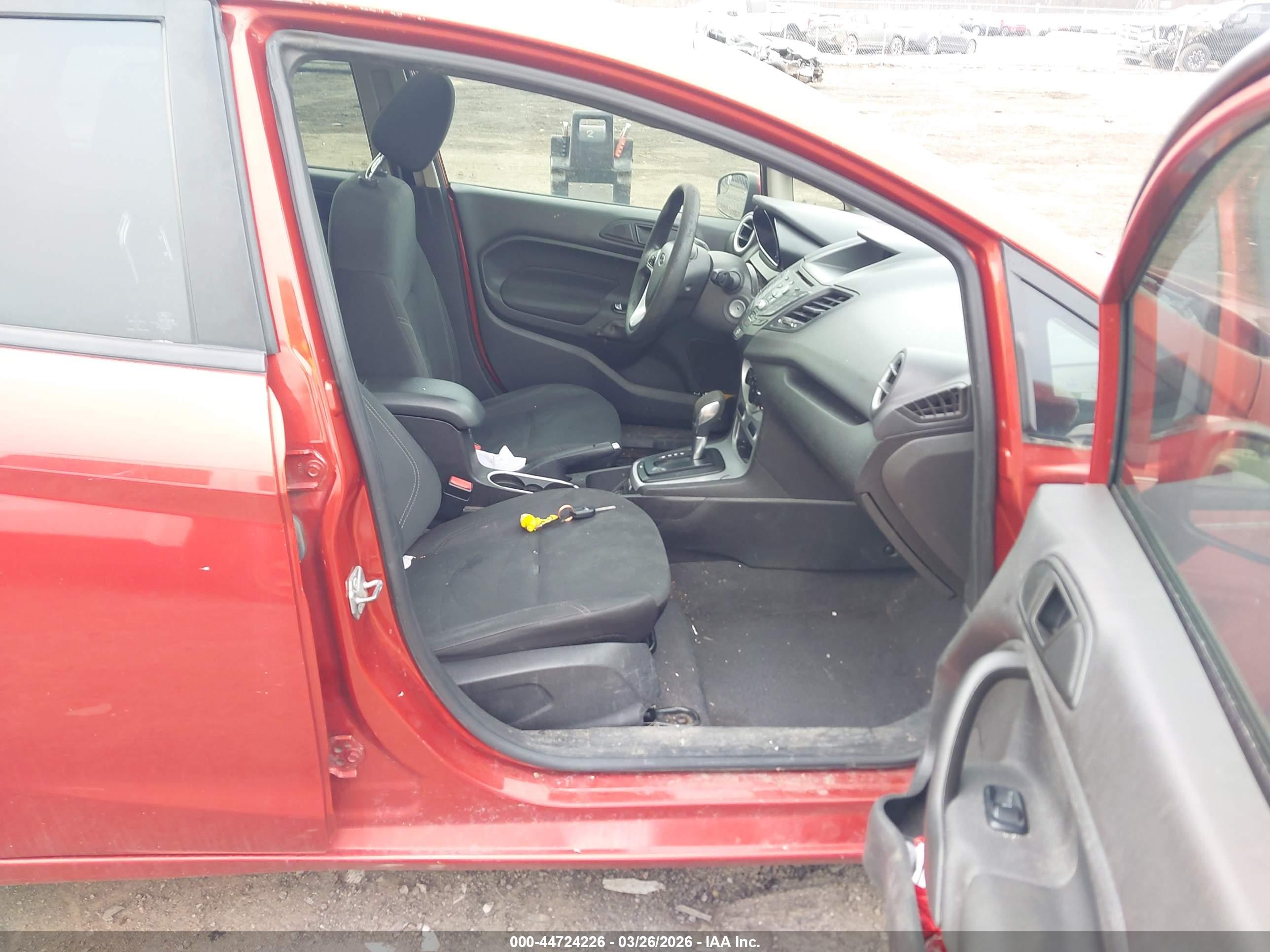 FORD FIESTA image 5