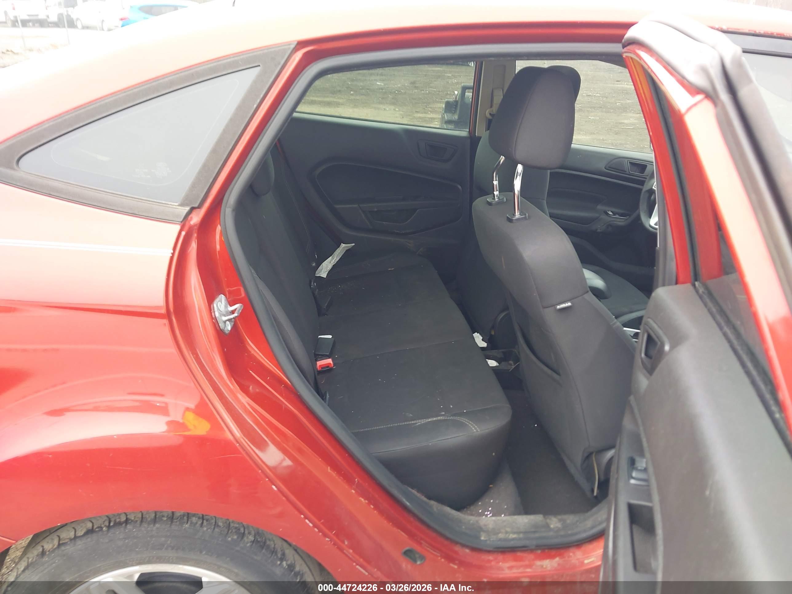 FORD FIESTA image 8
