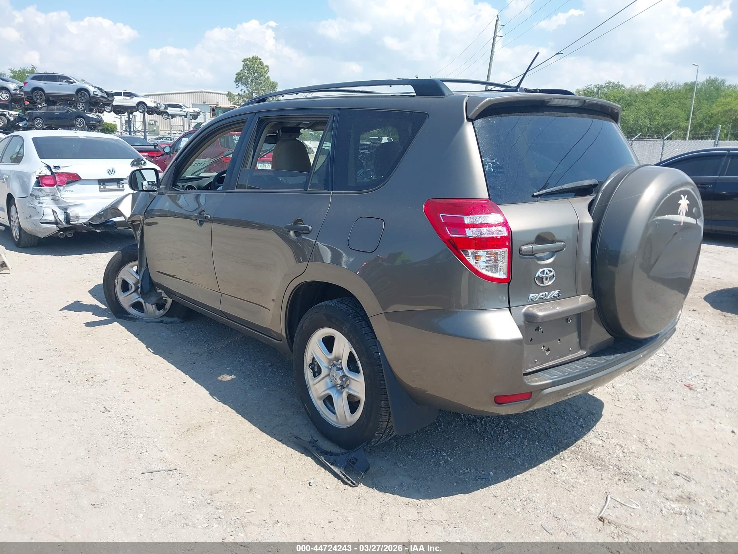 TOYOTA RAV4 image 3