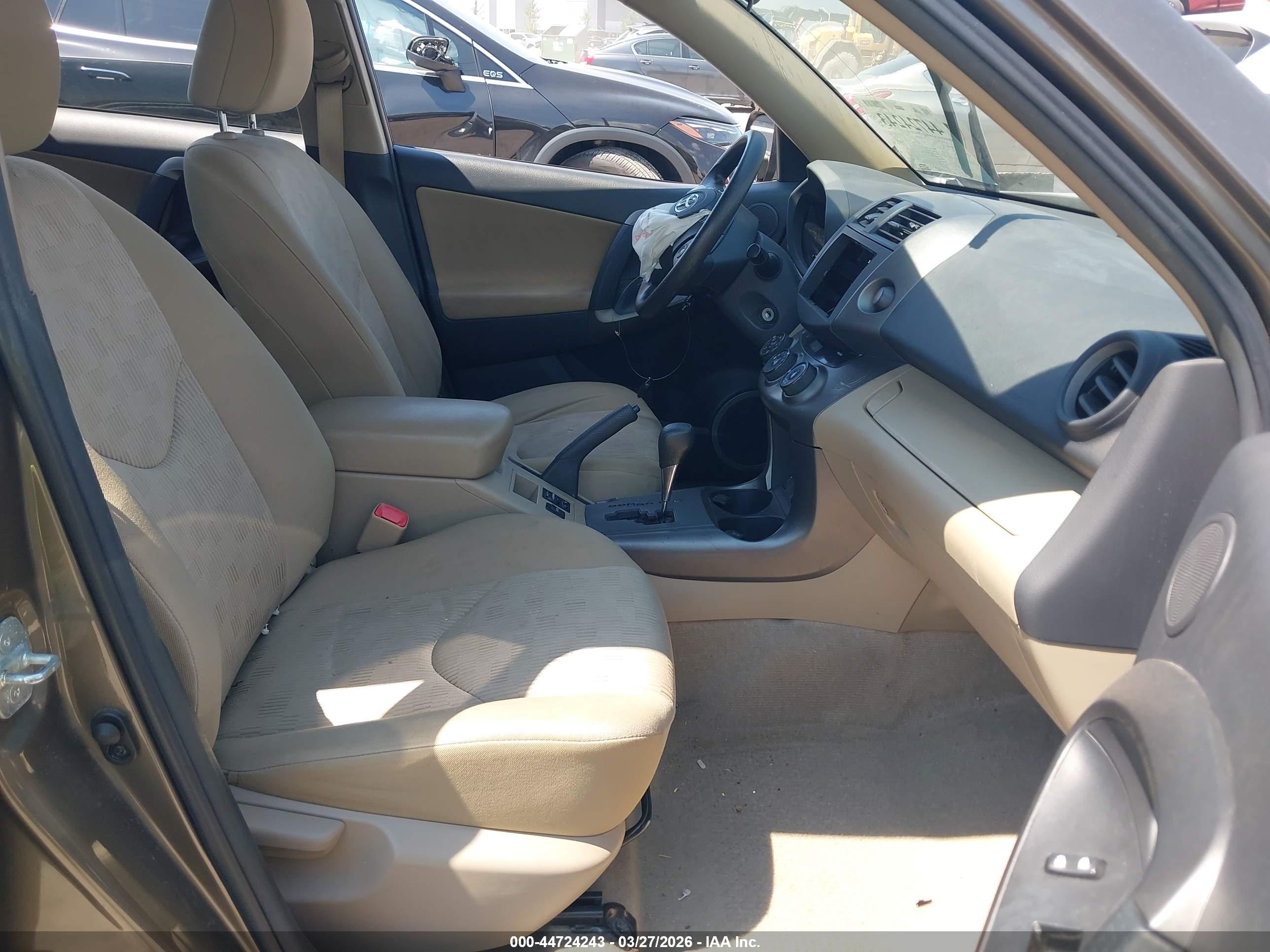 TOYOTA RAV4 image 5