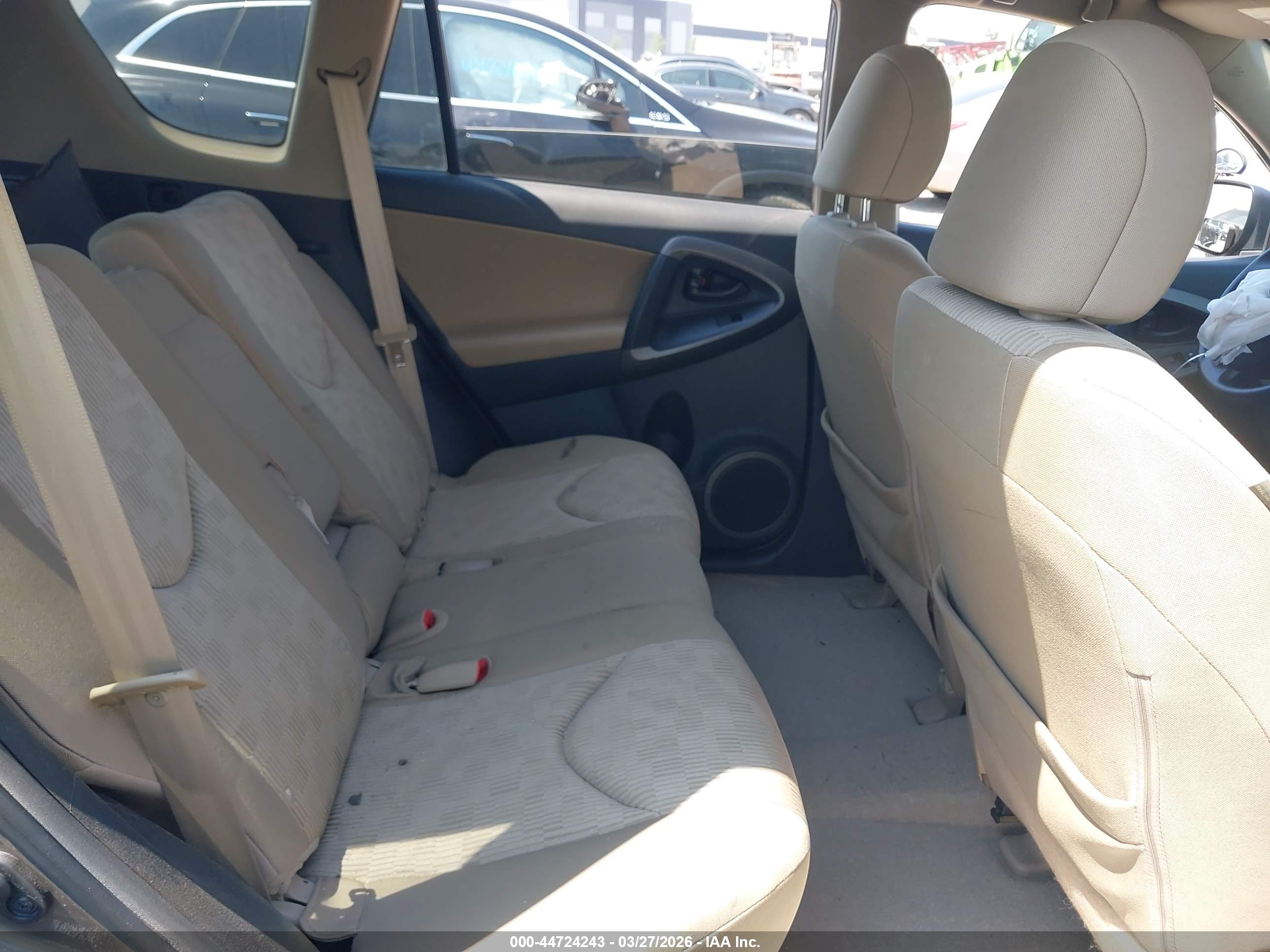 TOYOTA RAV4 image 8
