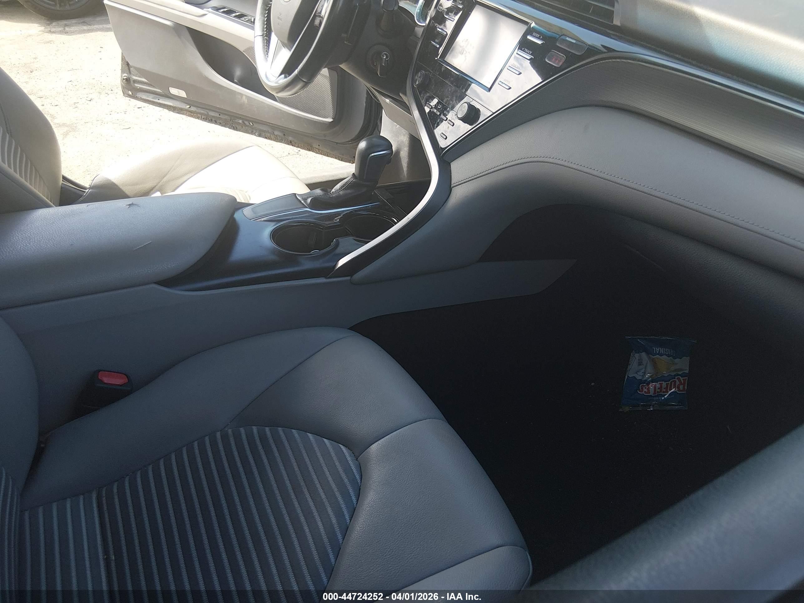 TOYOTA CAMRY image 5