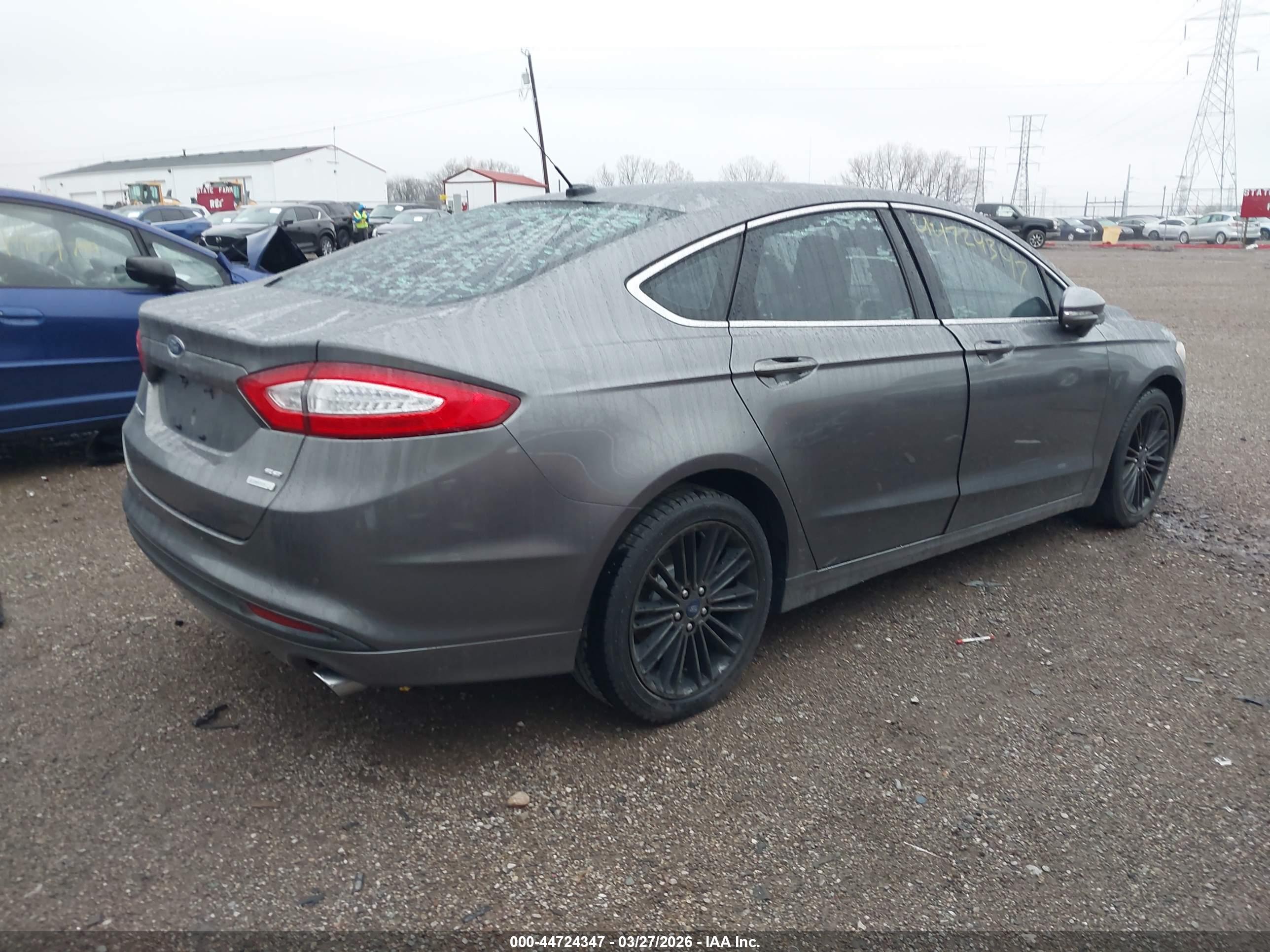 FORD FUSION image 4
